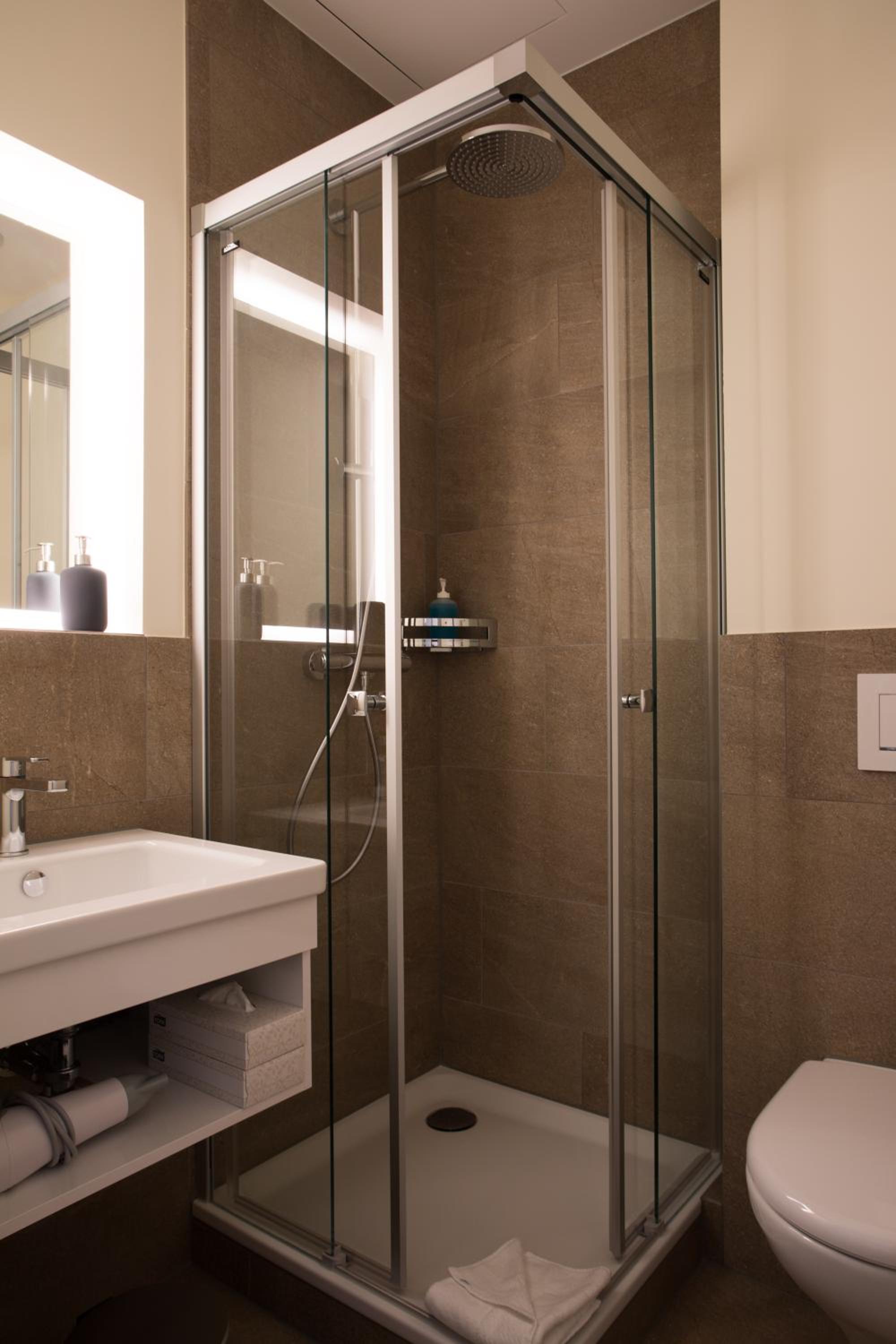 Style Queen Room - Photo 10