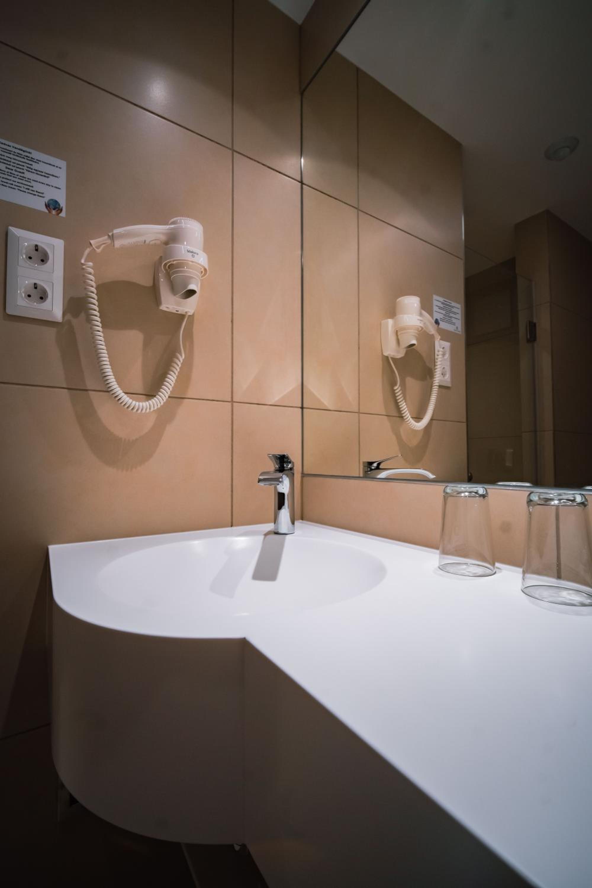 Suite - Photo 10