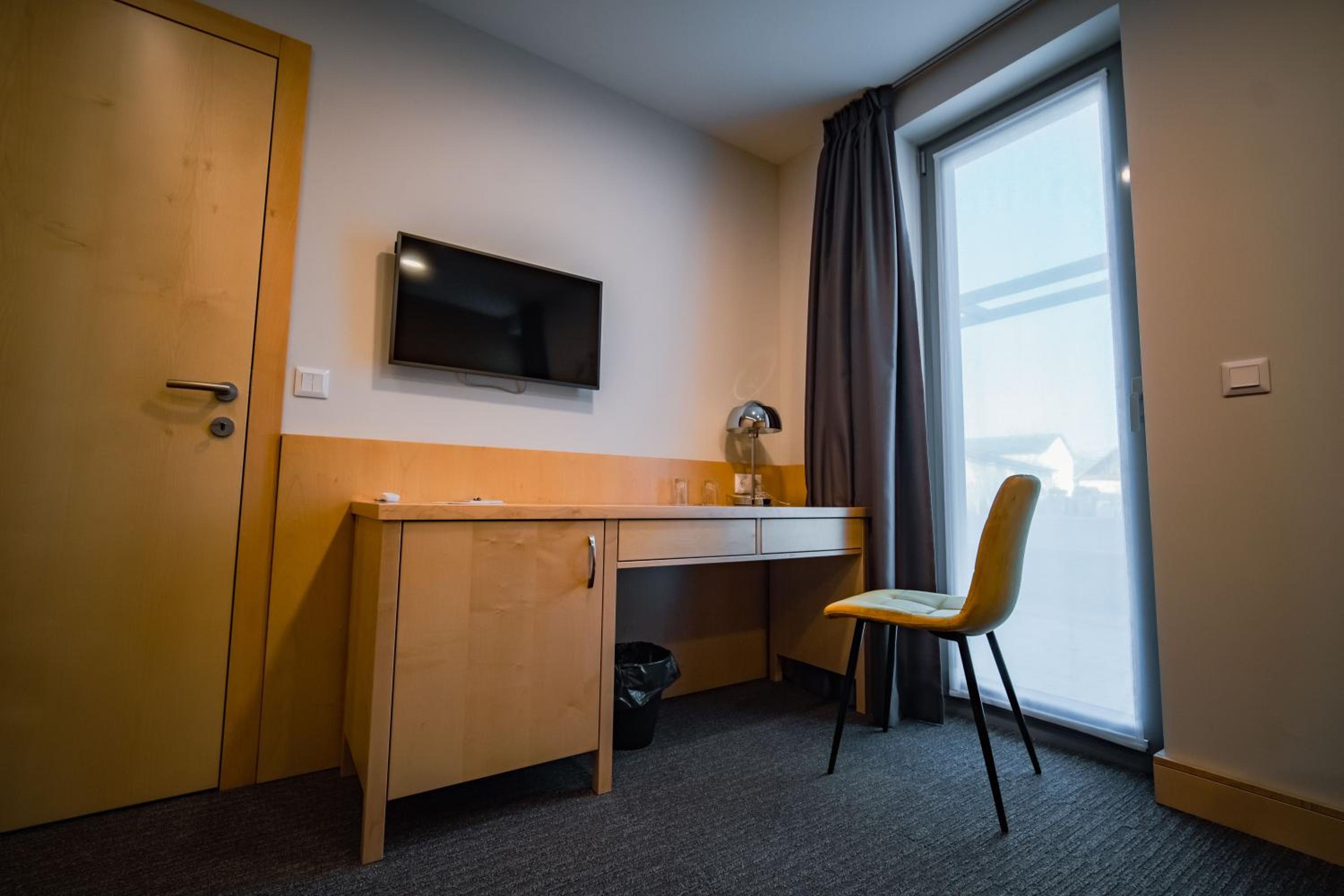 Suite - Photo 8