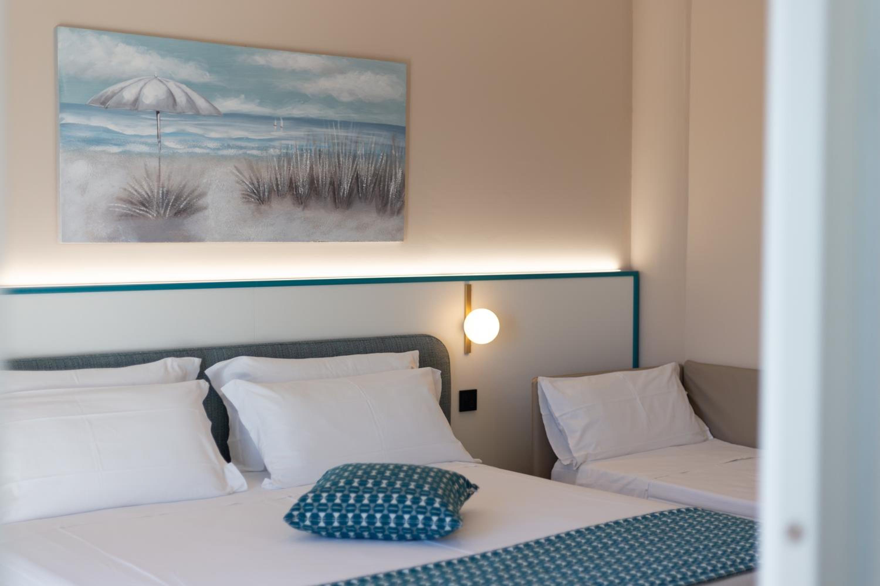 Deluxe Room - Photo 14