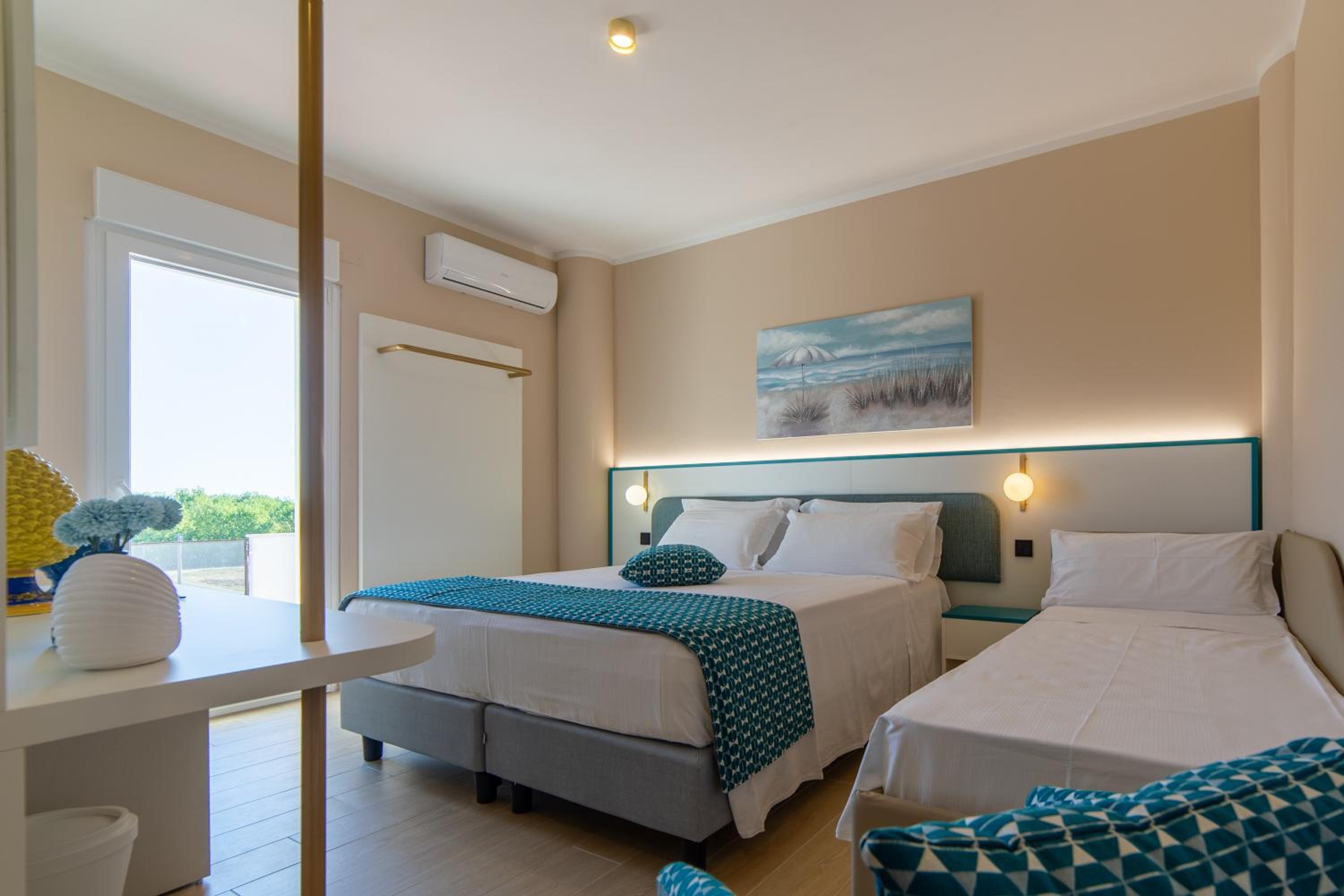 Deluxe Room - Photo 10