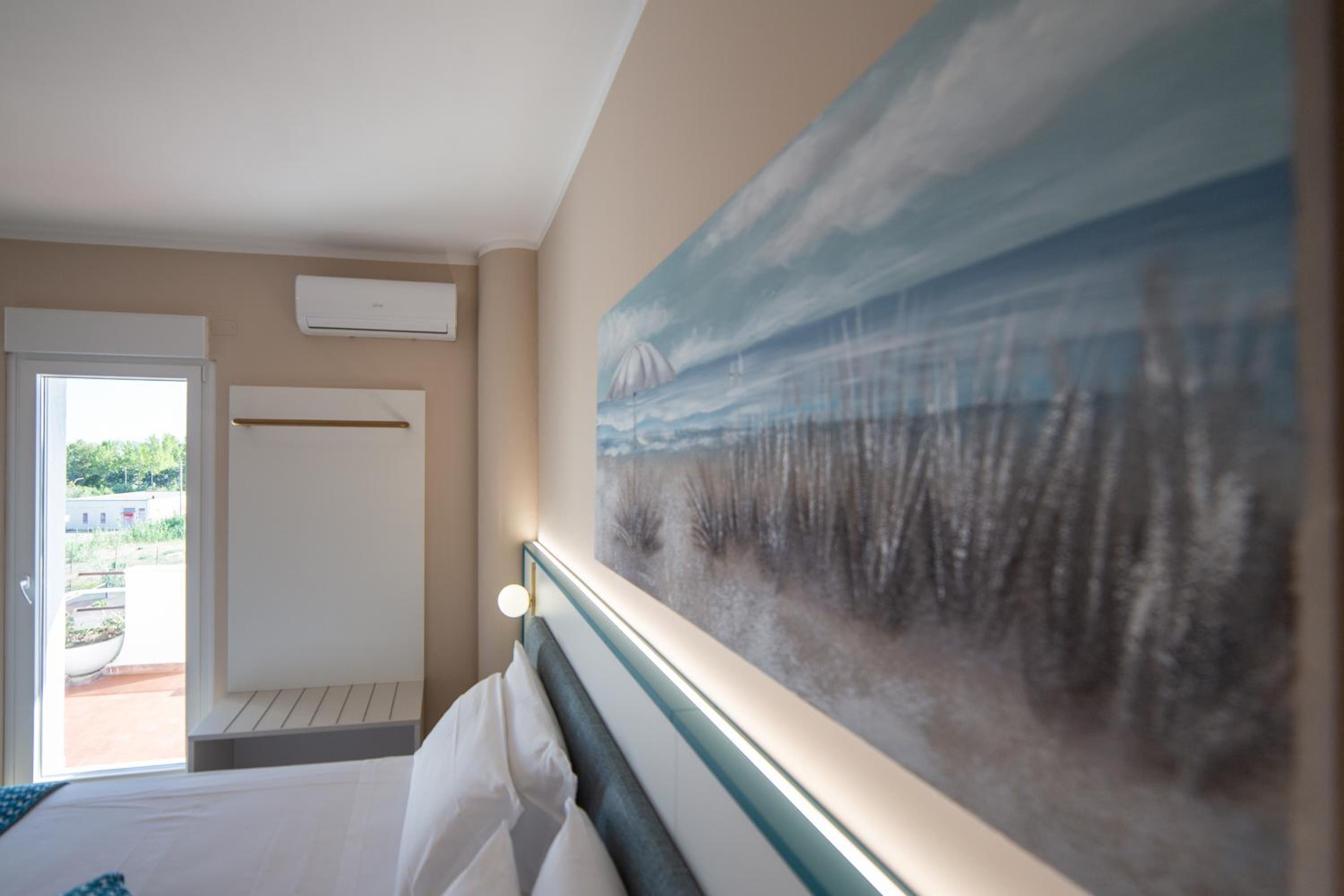 Deluxe Room - Photo 9