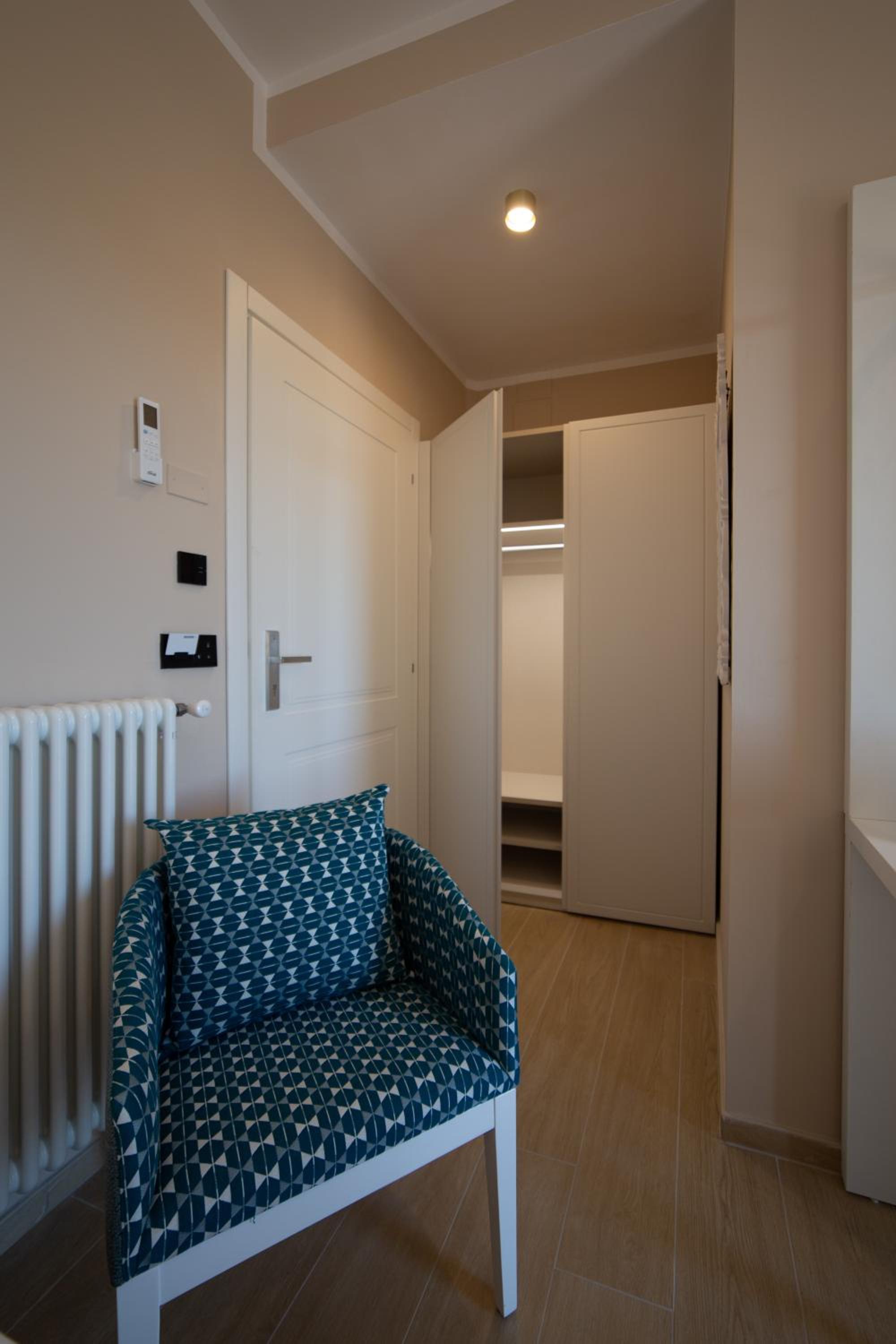Deluxe Room - Photo 11
