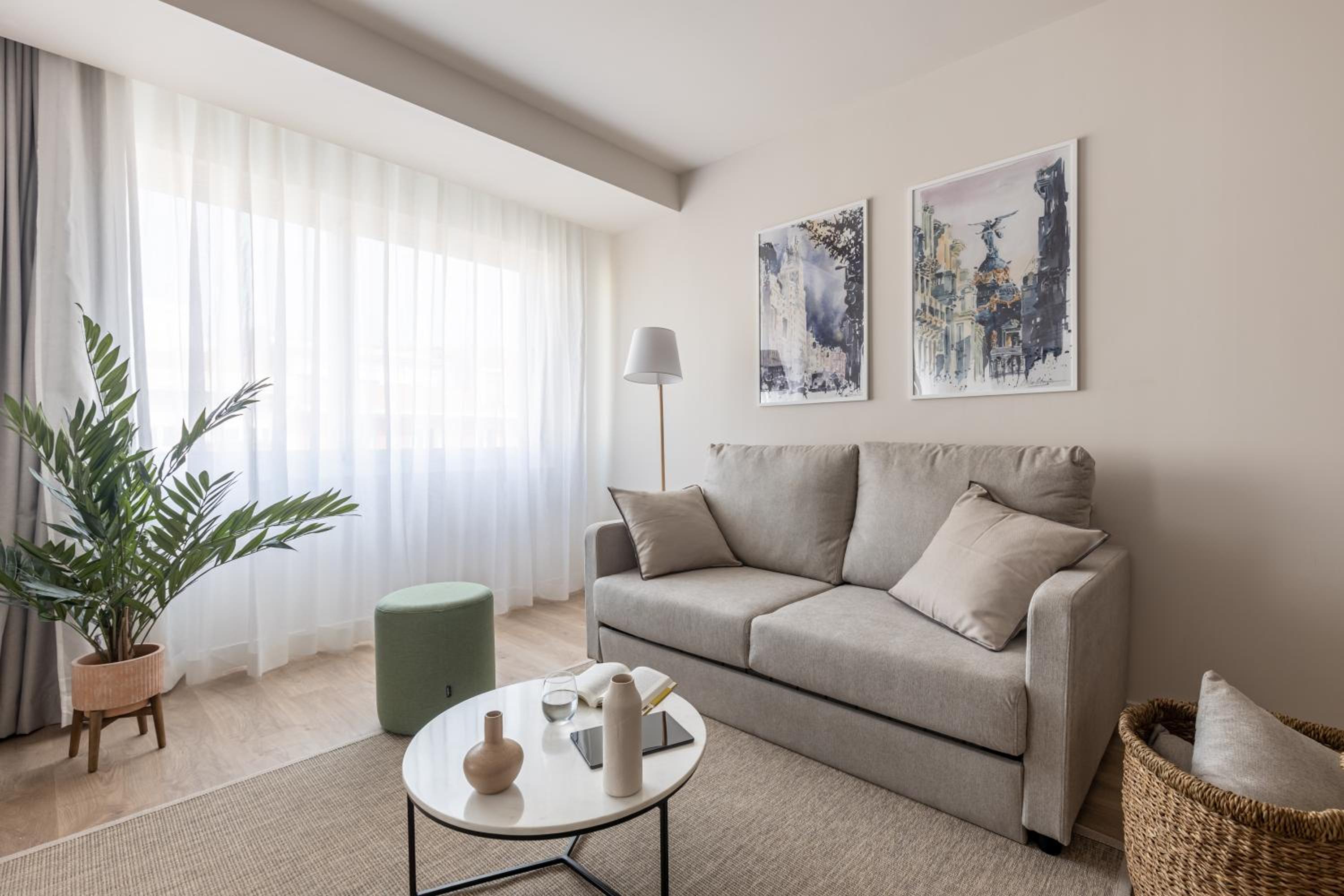 One-Bedroom Apartment - Photo 2