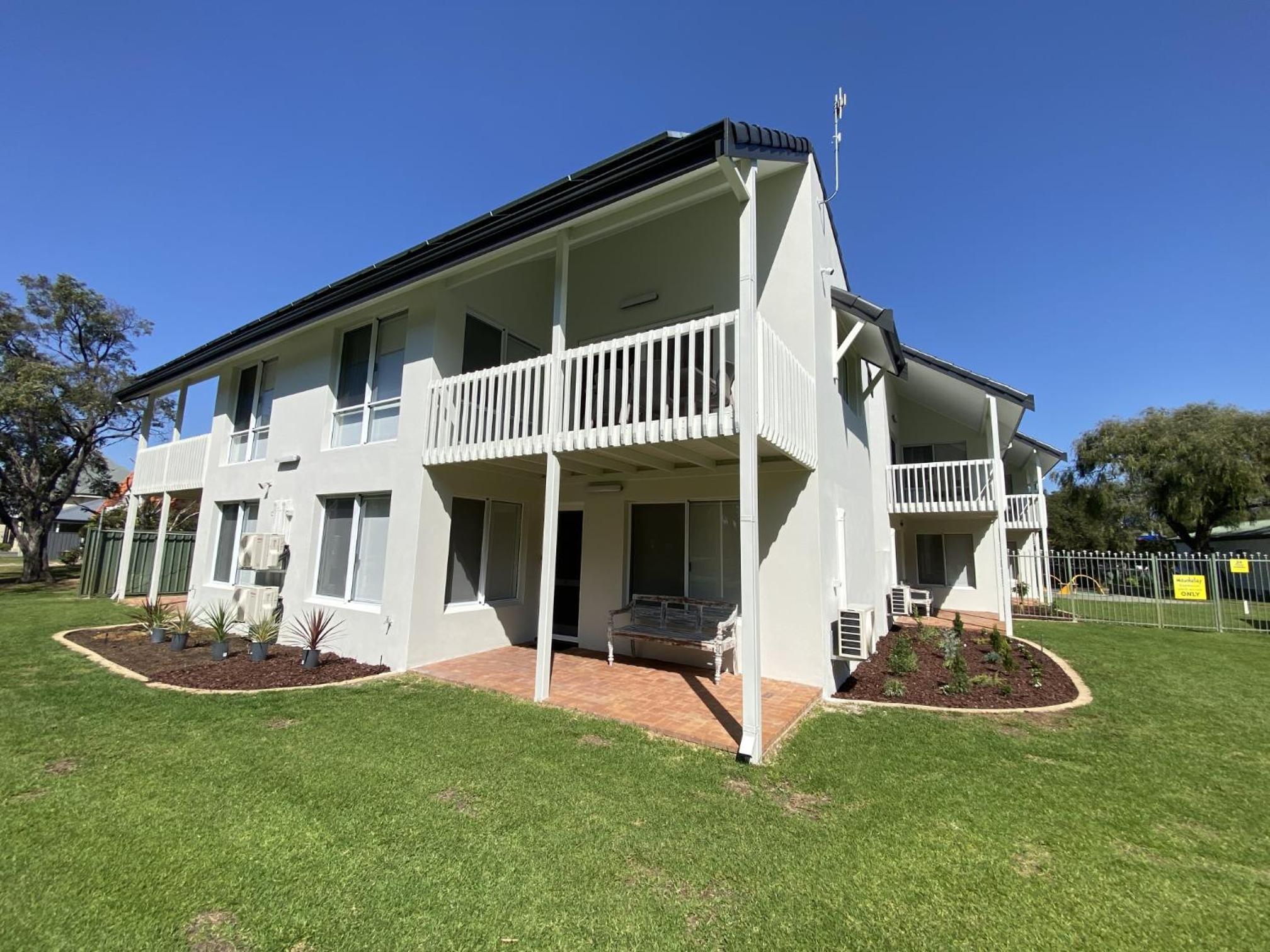 Two-Story Villa photo 2