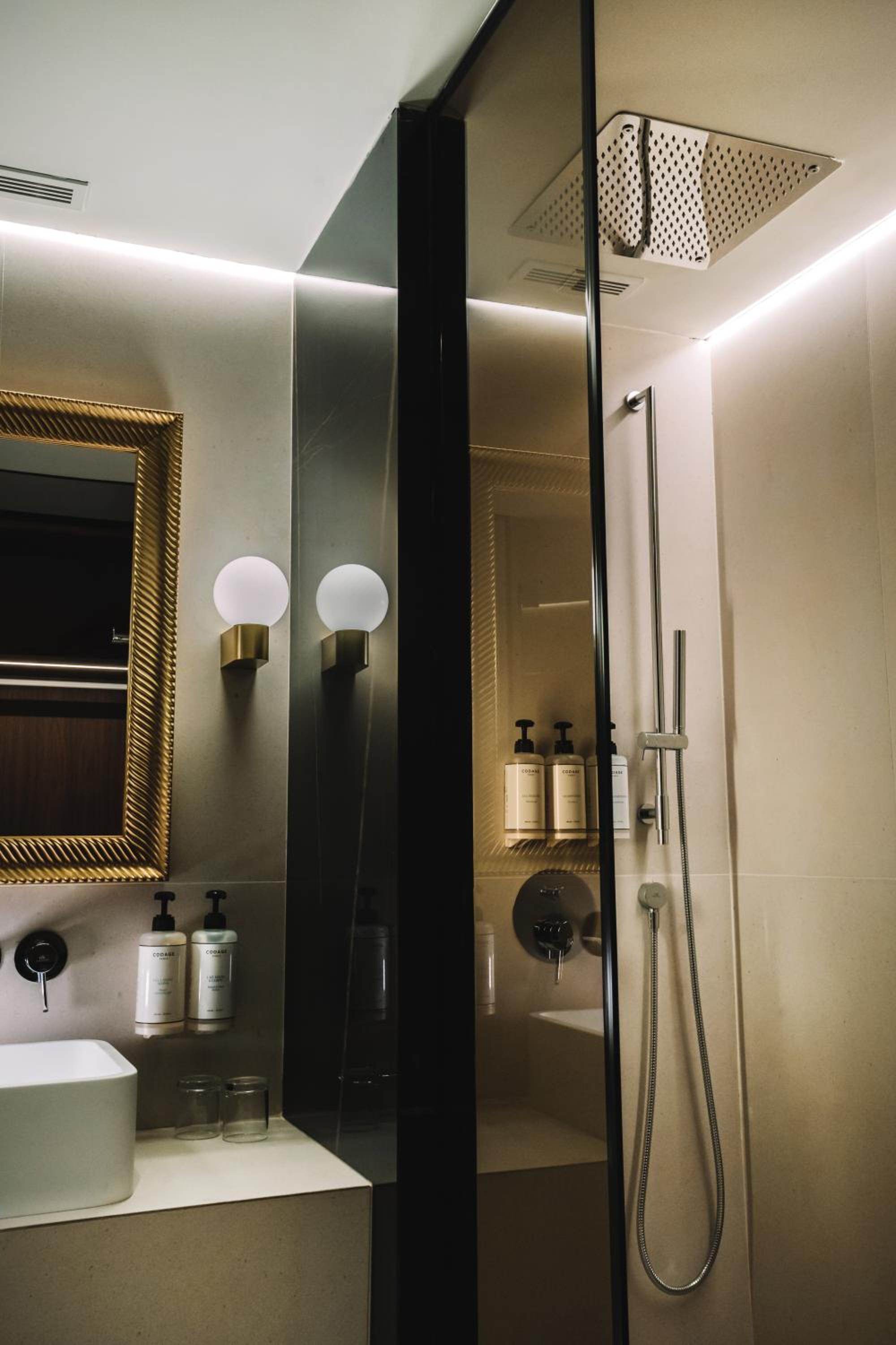 Standard Double Room - Photo 2