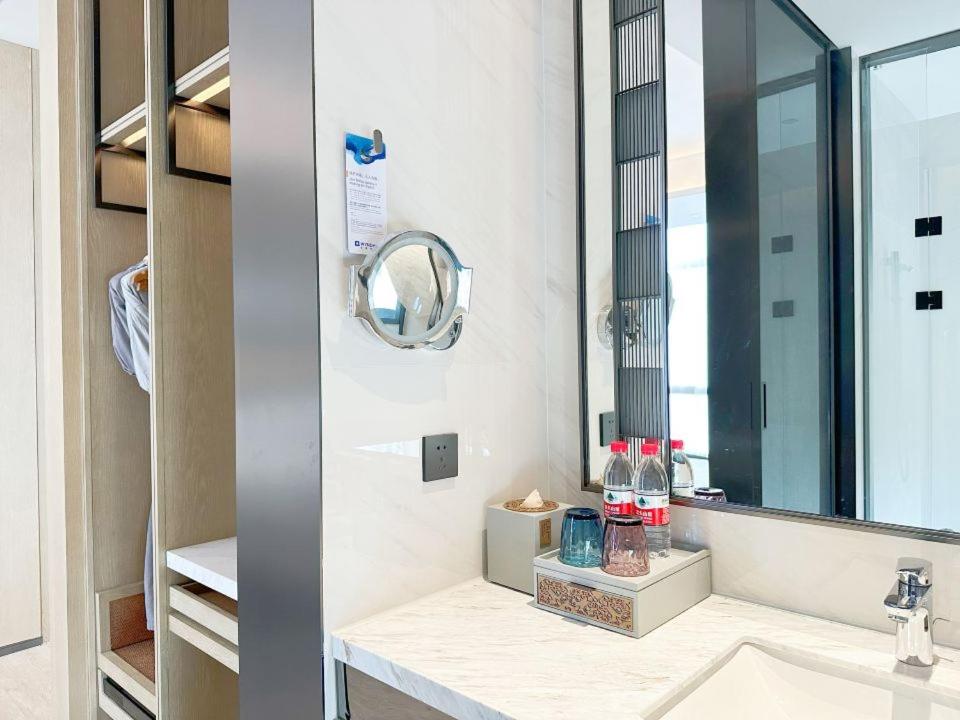 Deluxe King Suite, Non-Smoking - Photo 4
