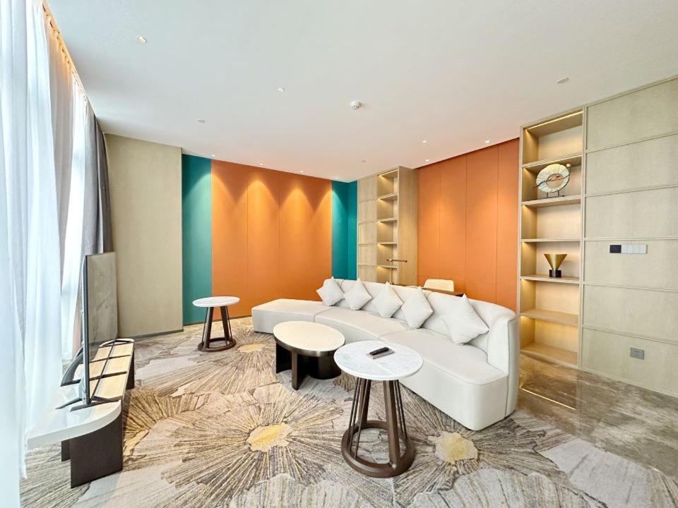 King Suite, Non-Smoking - Photo 4