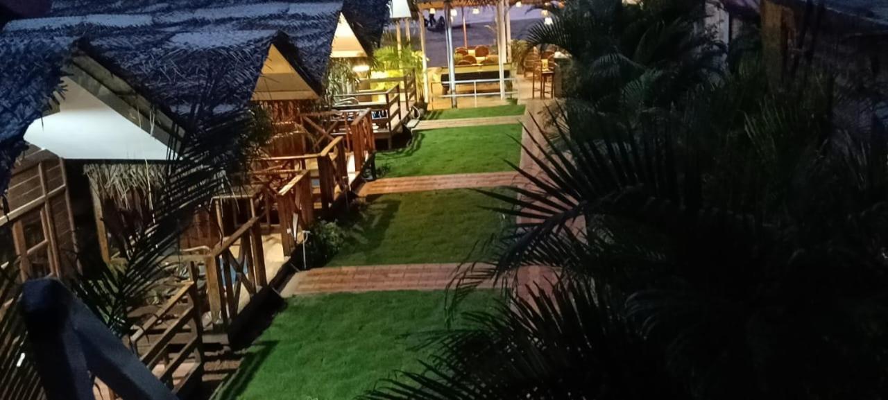 Deluxe Double Room with Side Sea View