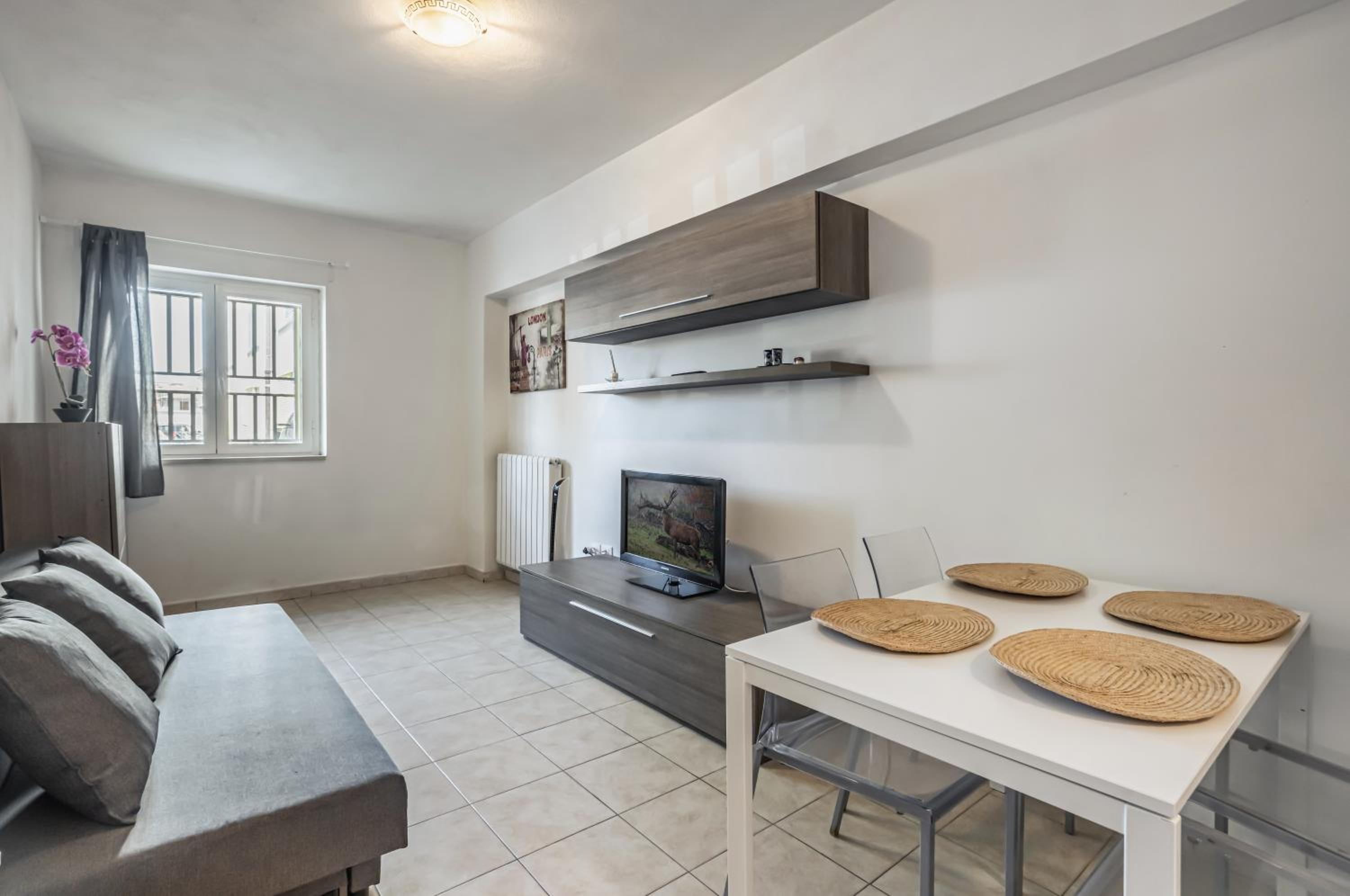 One-Bedroom Apartment