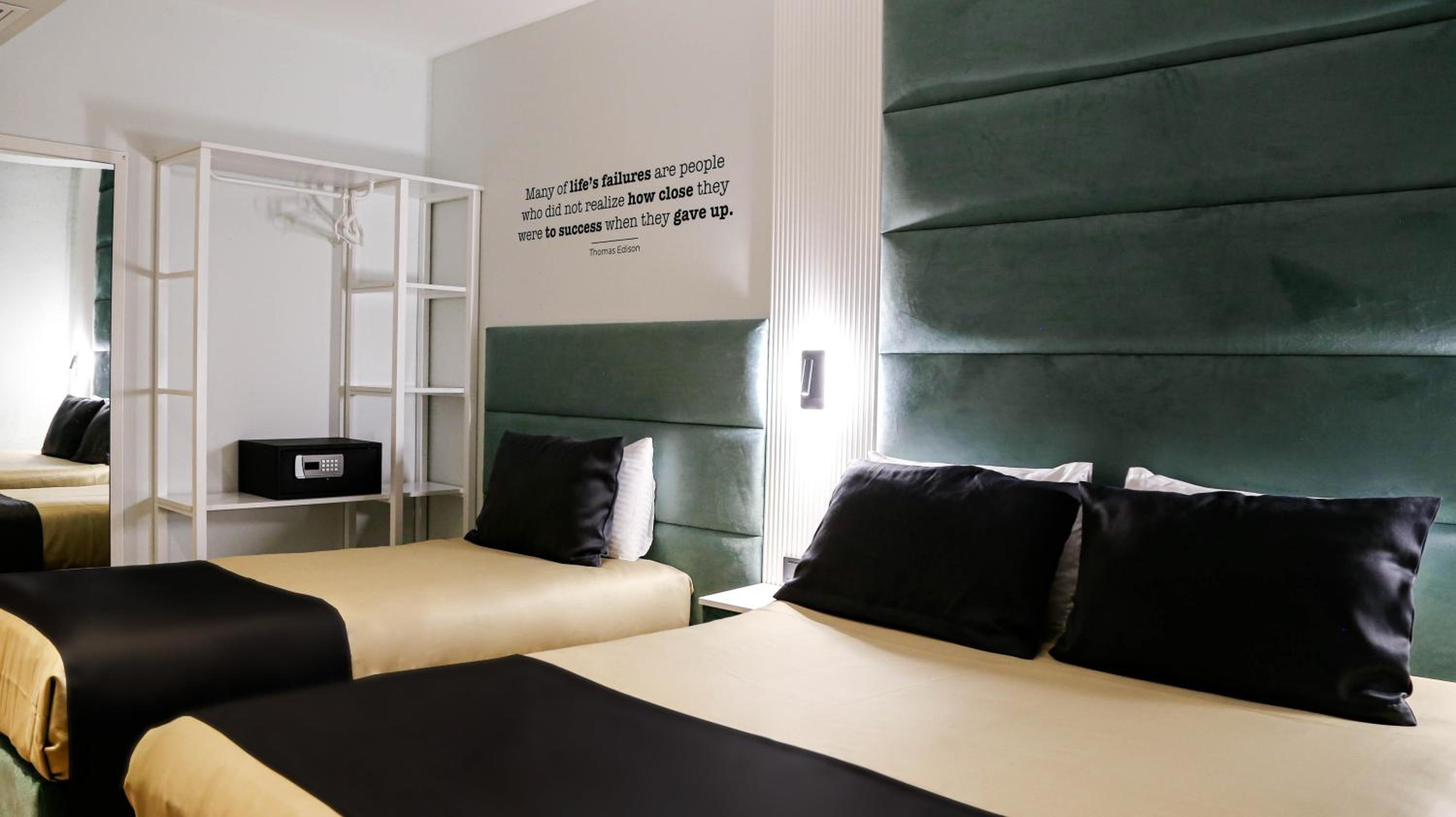 Deluxe Triple Room - Photo 3
