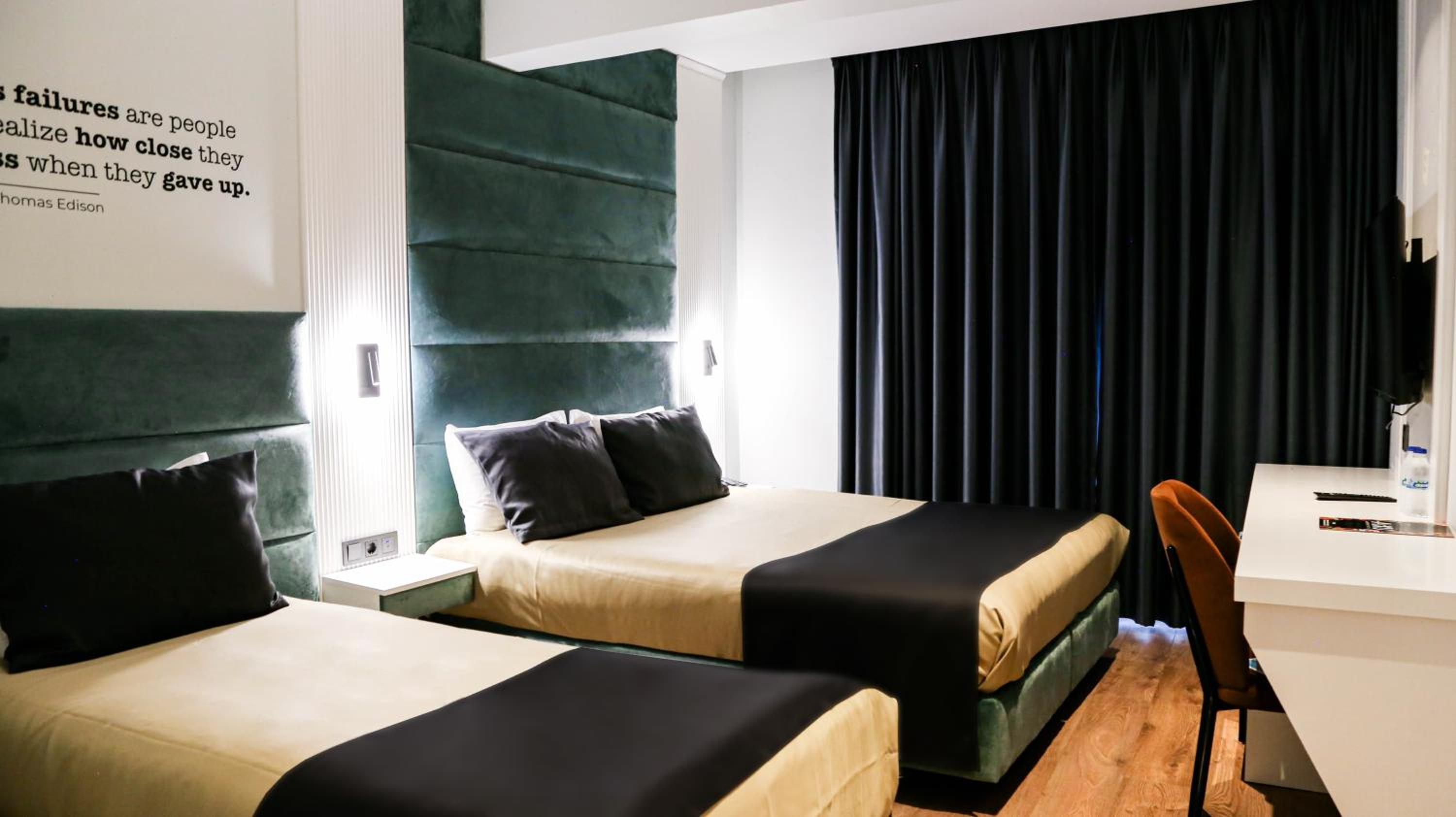 Deluxe Triple Room - Photo 9