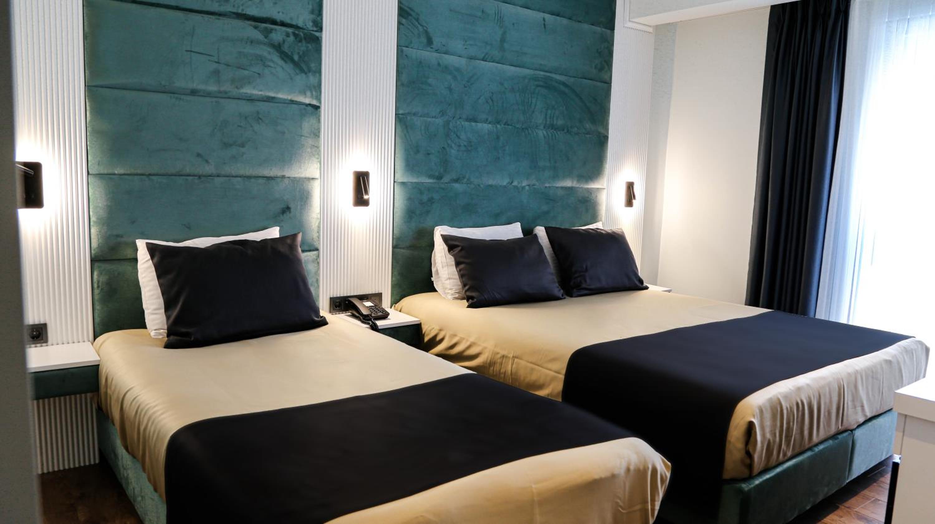 Deluxe Triple Room thumbnail 5