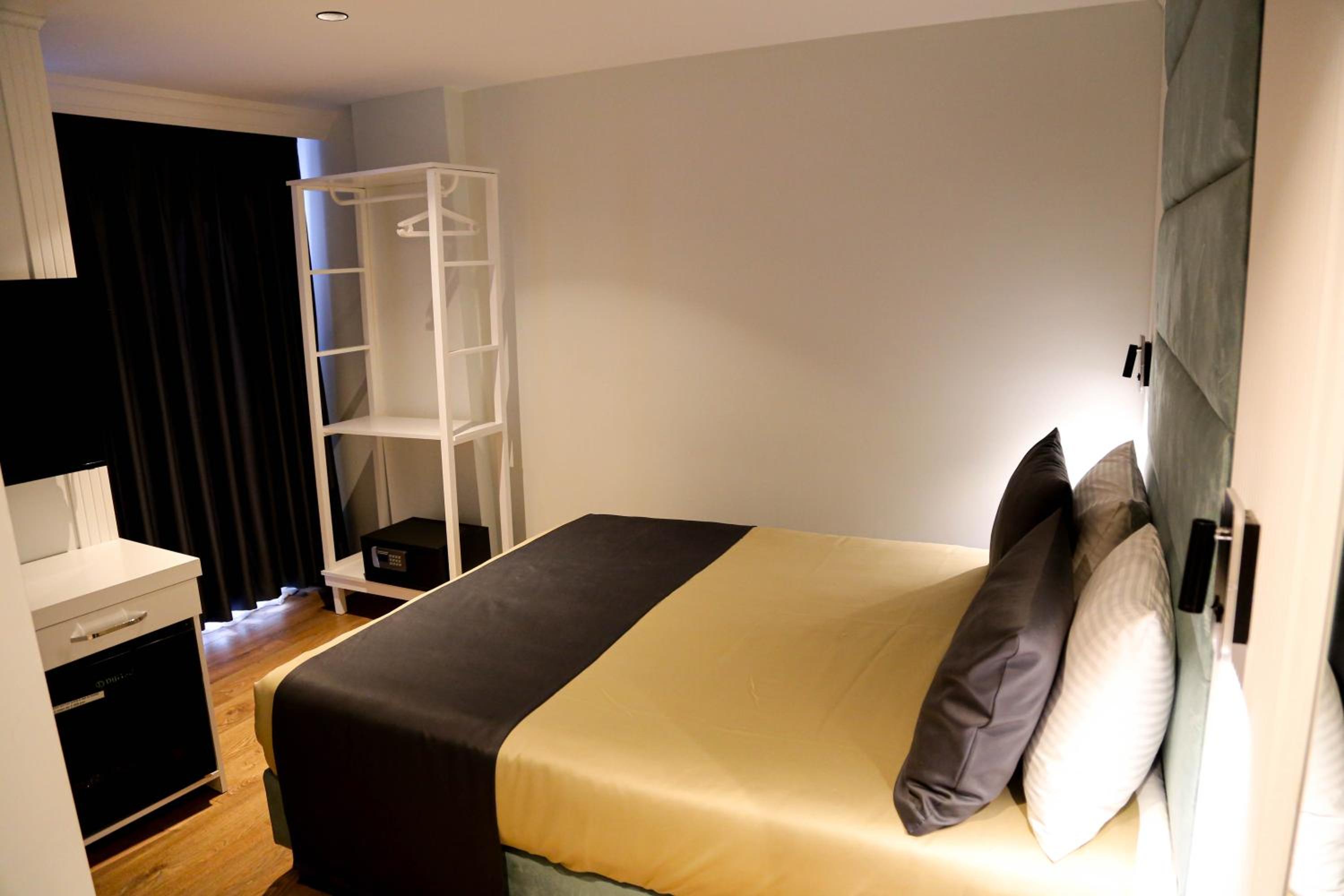 Deluxe Double Room - Photo 38