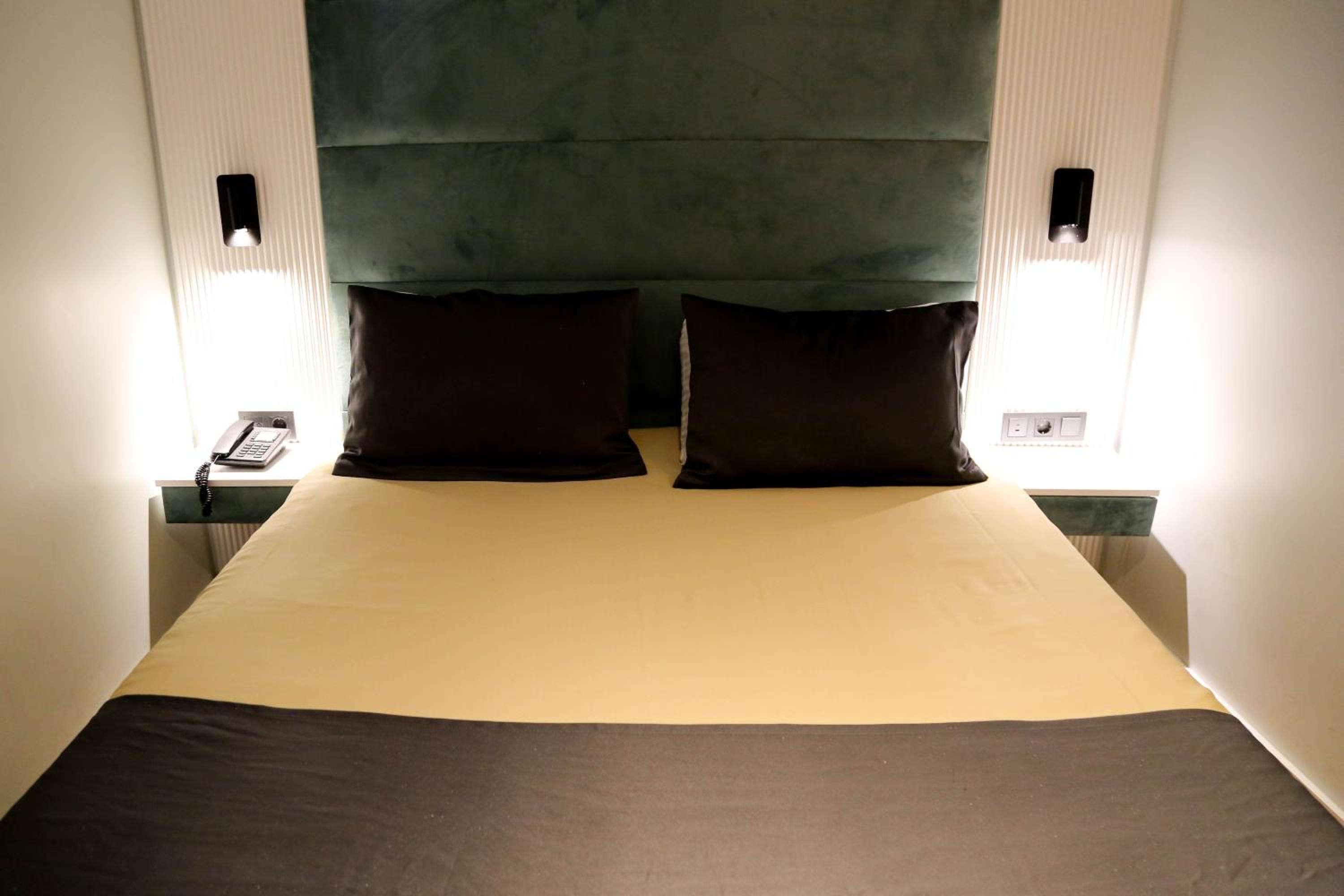 Deluxe Double Room - Photo 30