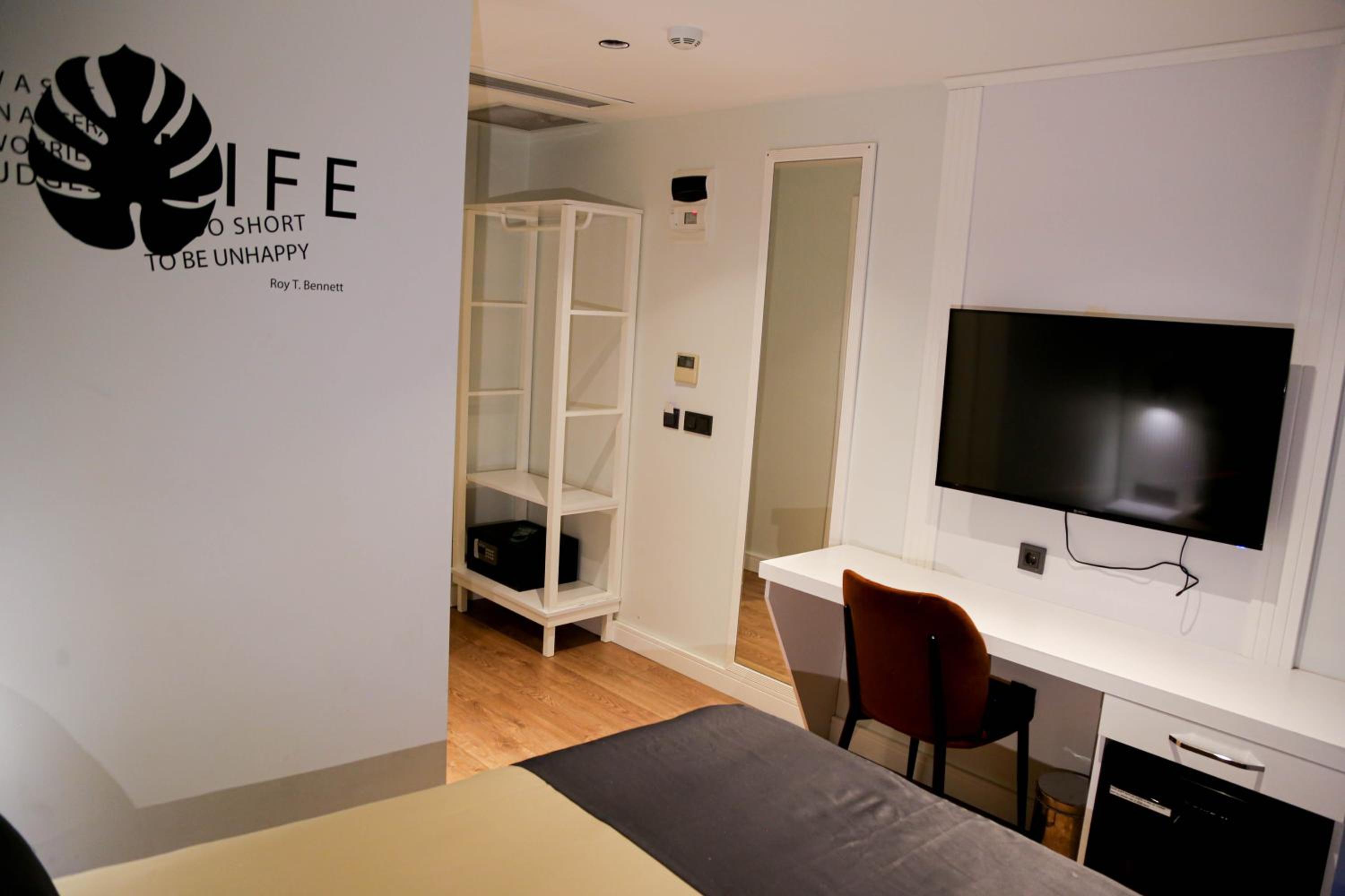 Deluxe Double Room - Photo 27