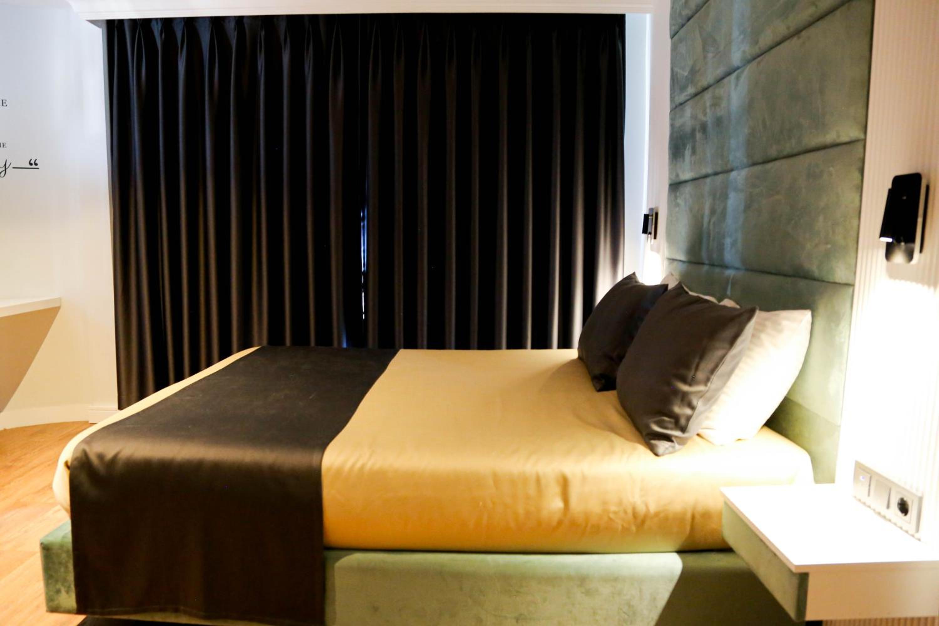 Deluxe Double Room - Photo 24