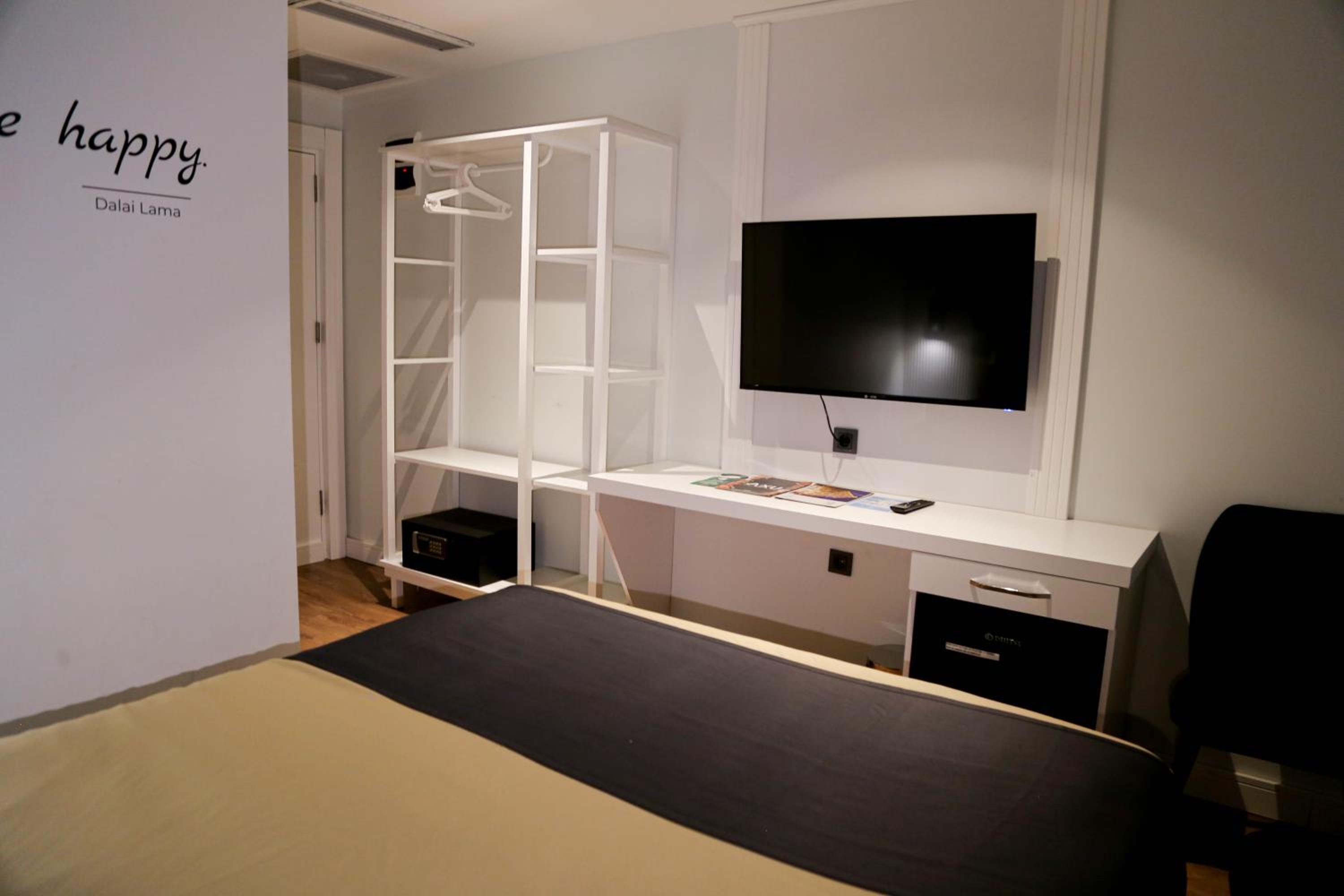 Deluxe Double Room - Photo 25