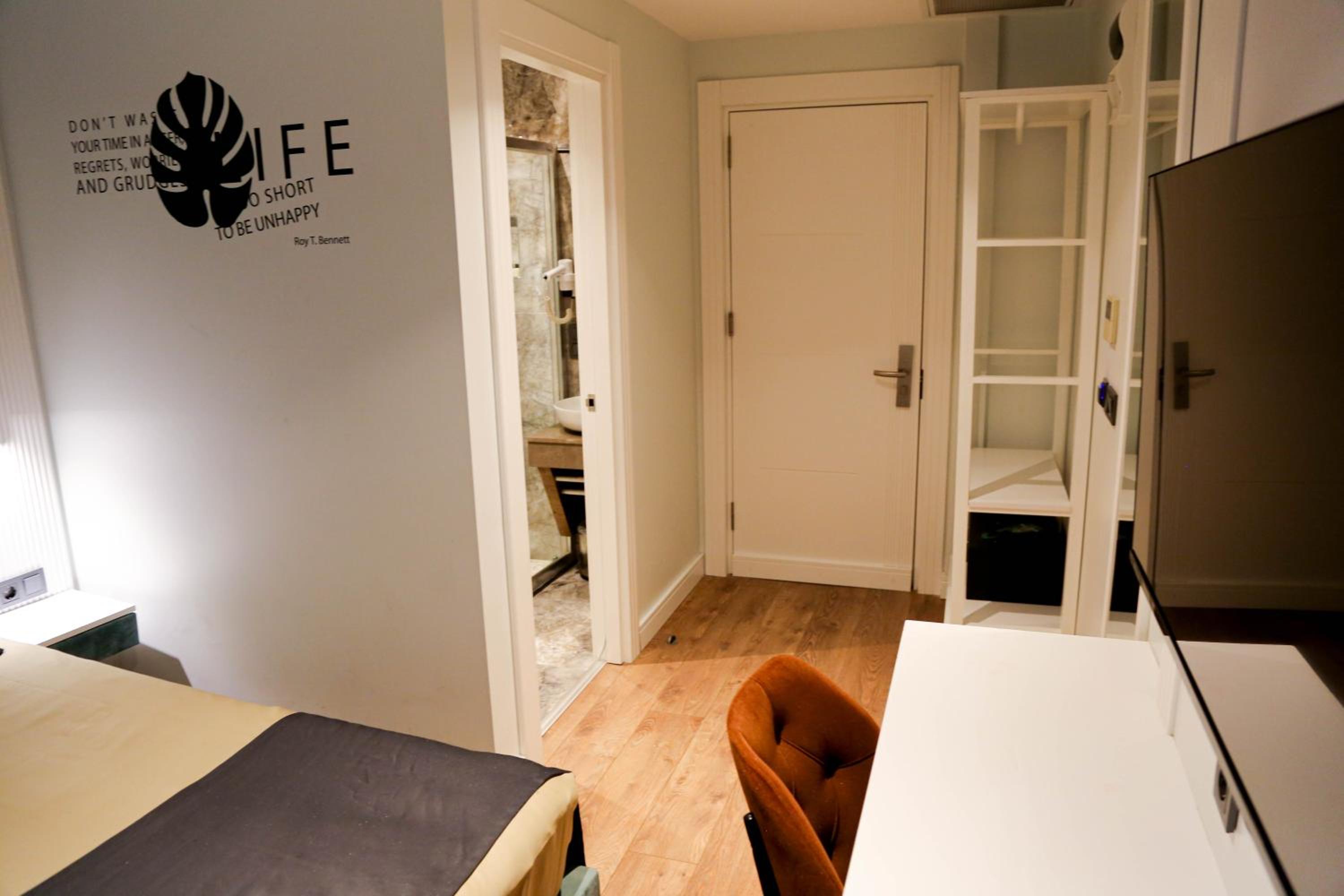 Deluxe Double Room - Photo 26