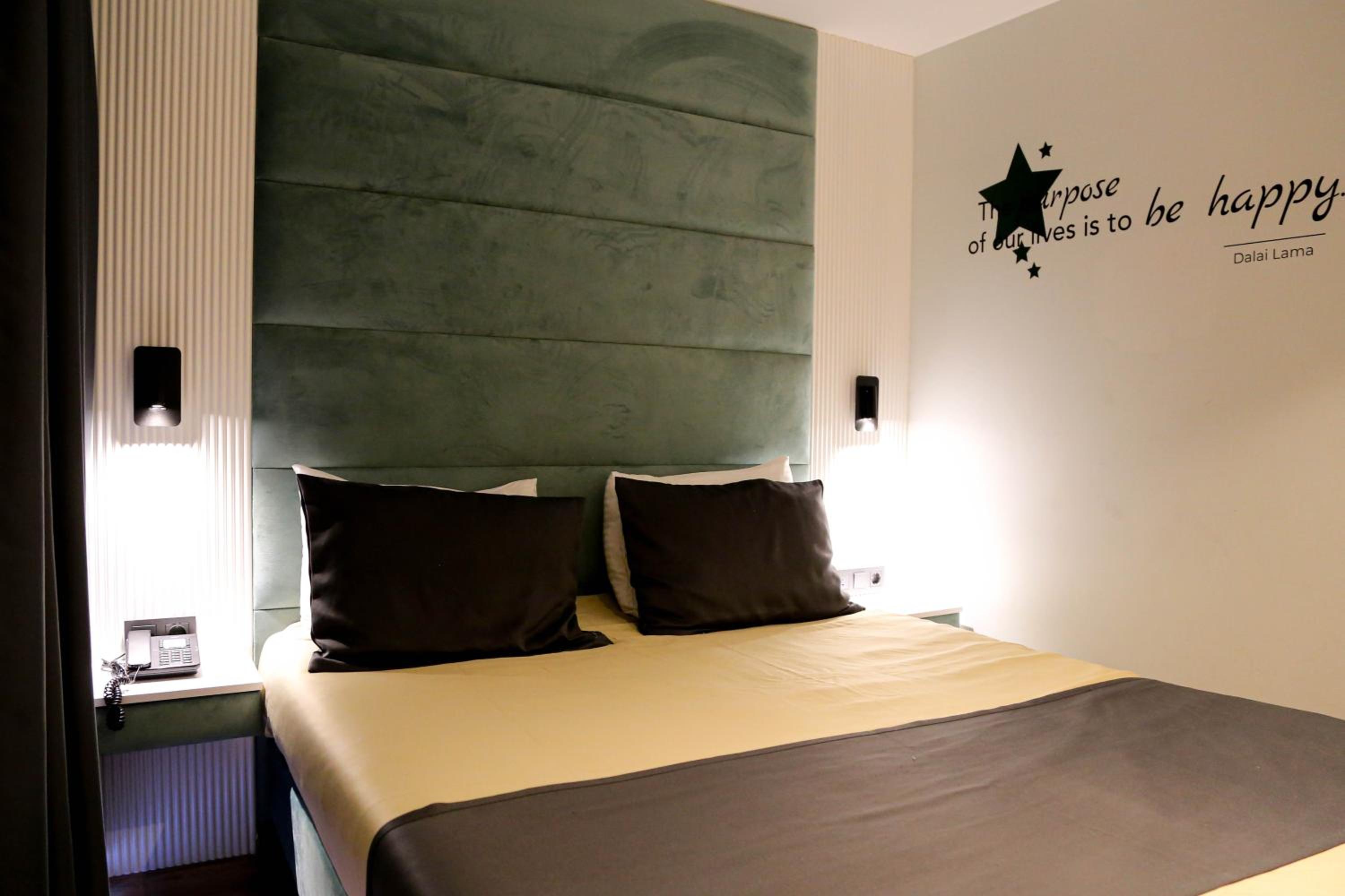 Deluxe Double Room - Photo 29