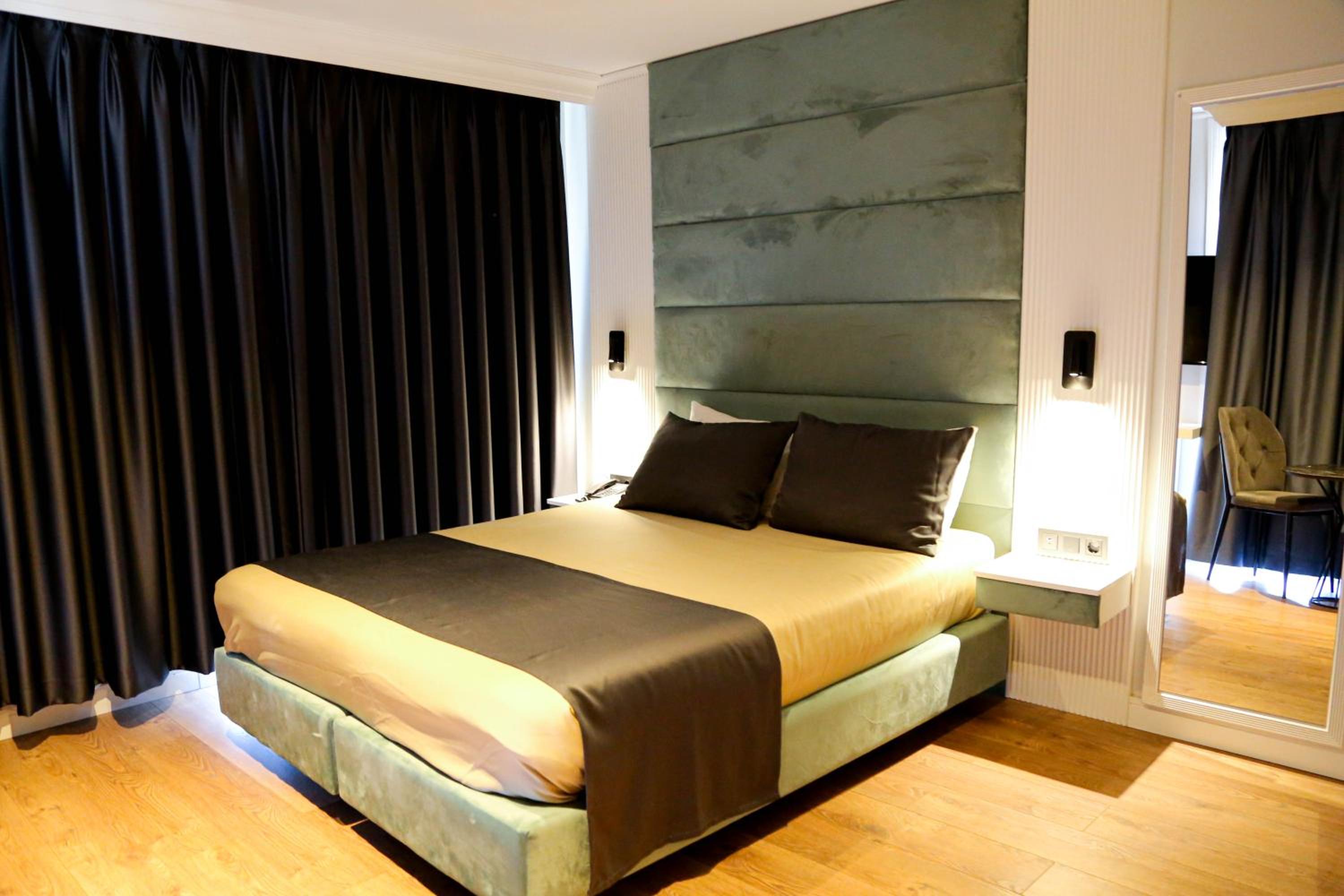 Deluxe Double Room - Photo 18