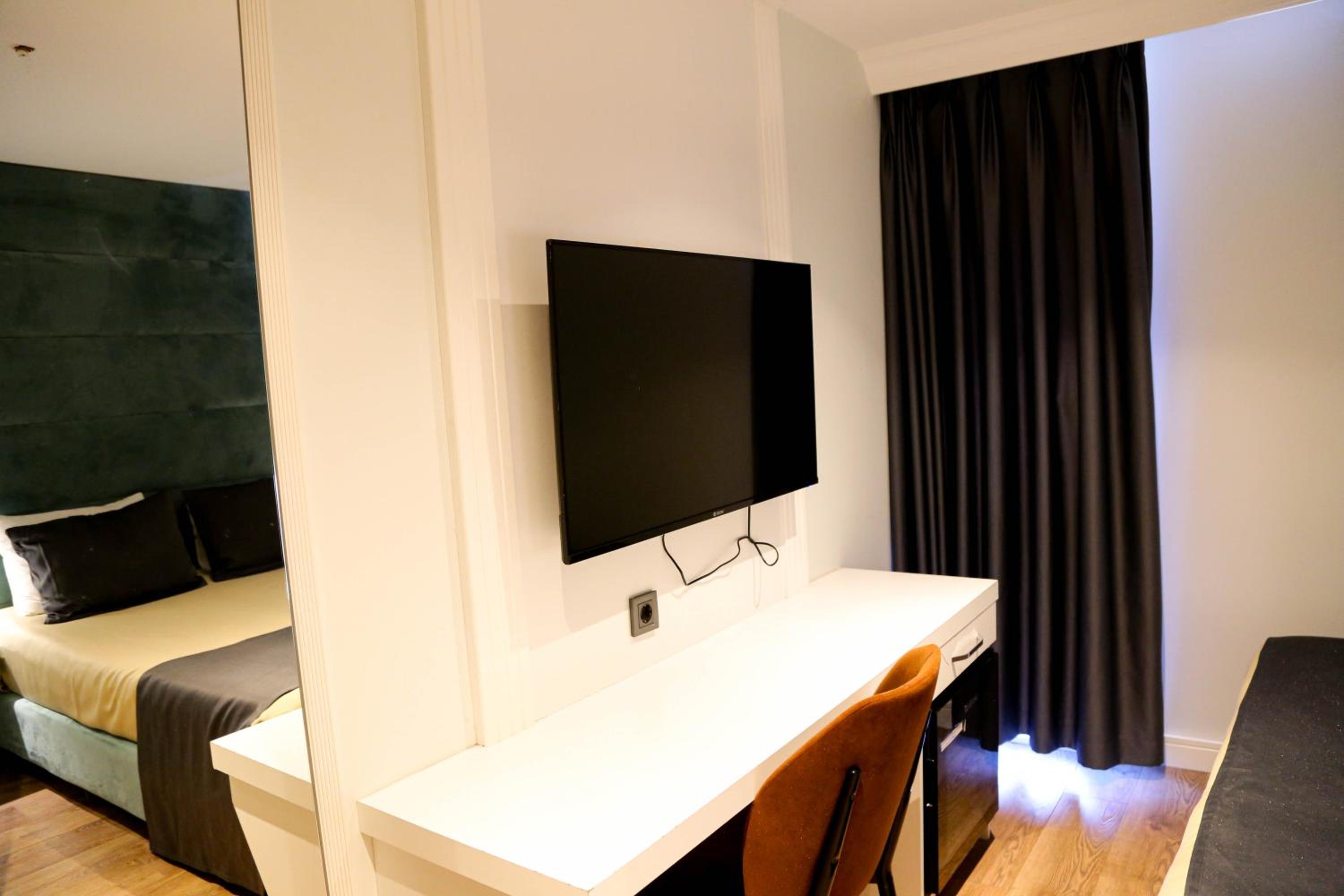 Deluxe Double Room - Photo 21
