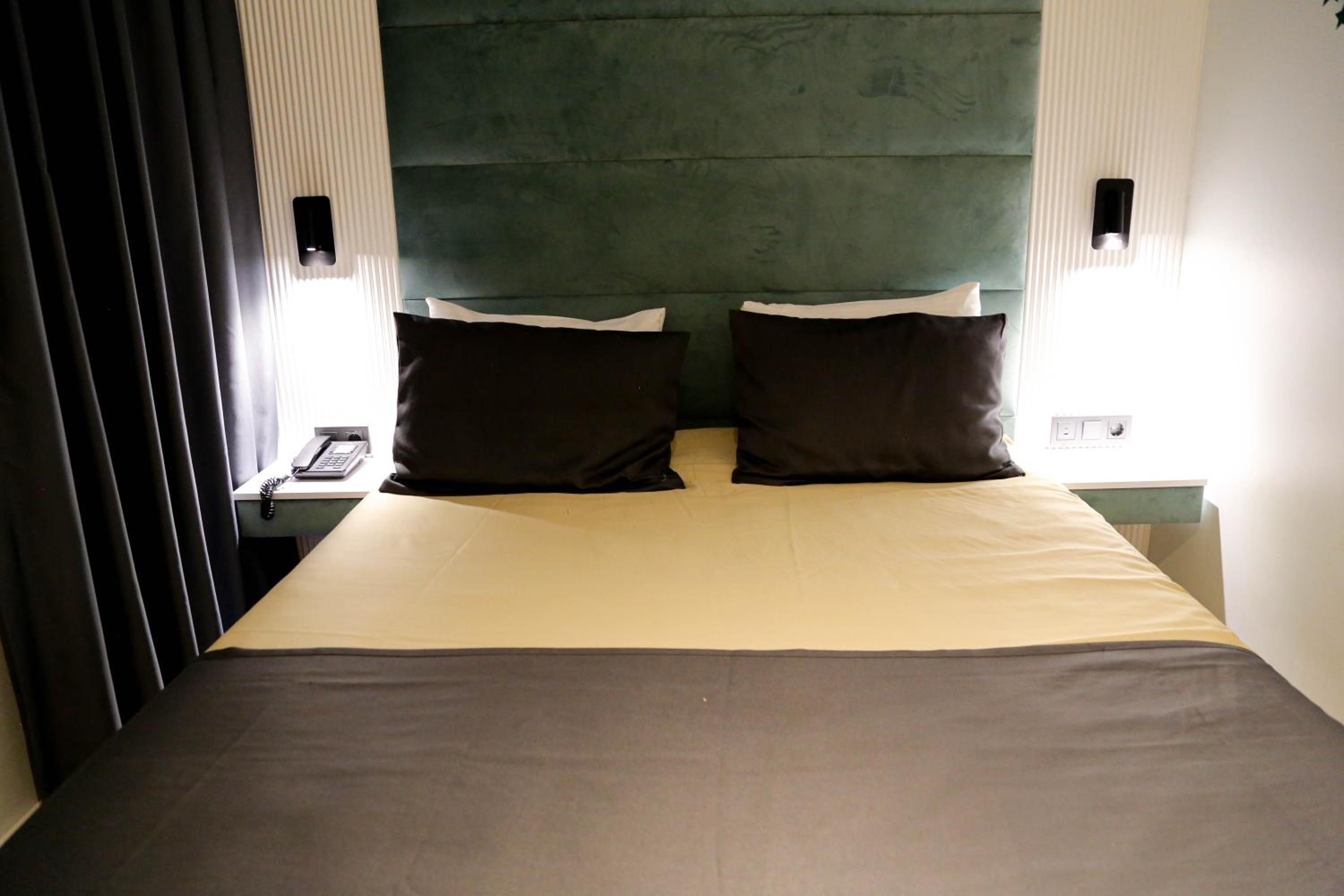 Deluxe Double Room - Photo 16