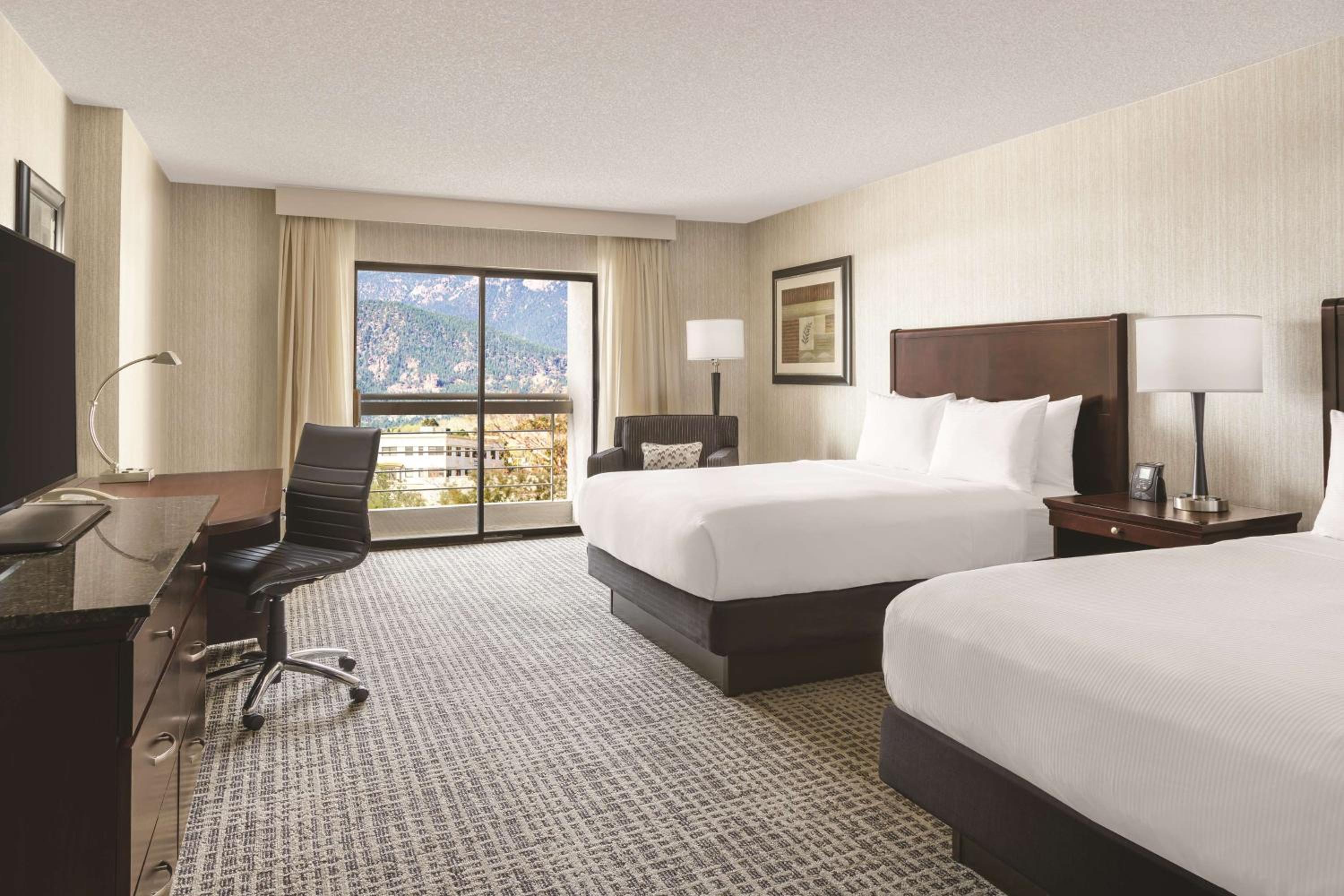 Queen Room with Two Queen Beds and Mobility Accessible Tub