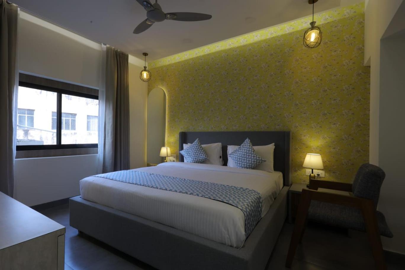 Deluxe Double Room with Balcony photo 2