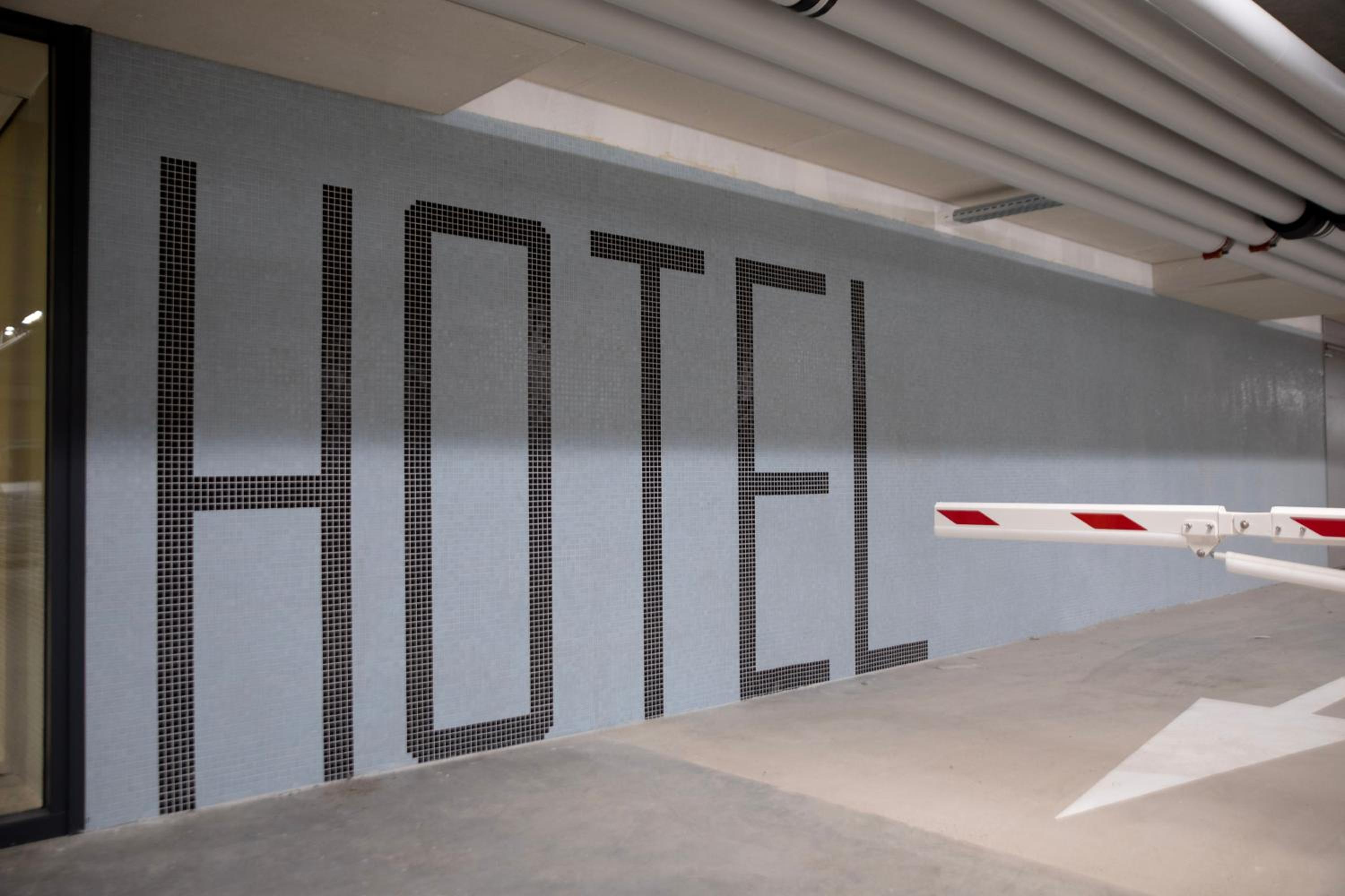 Apartment With Terrace thumbnail 6