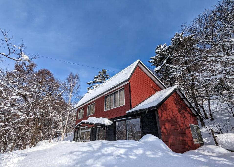 Three-Bedroom House photo 2
