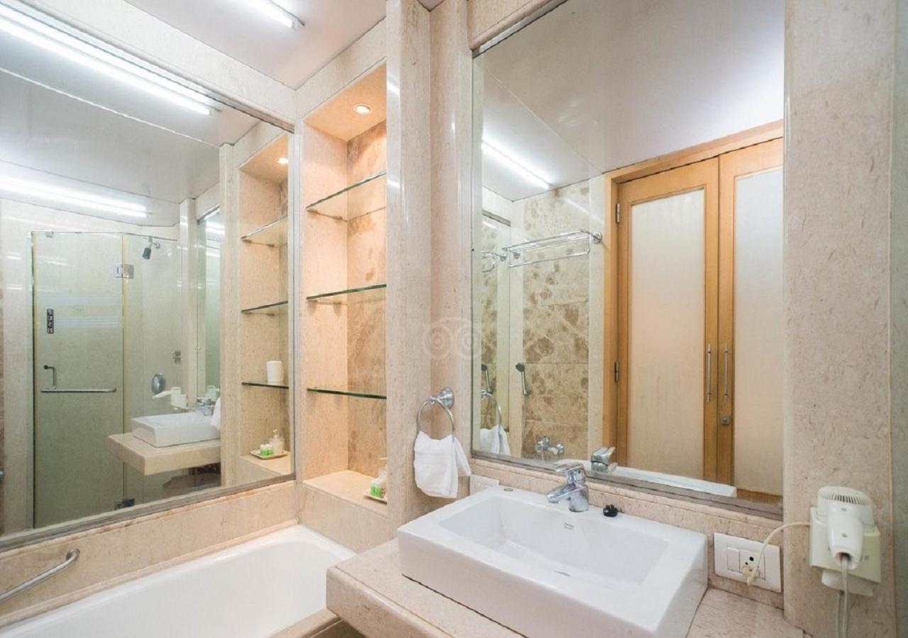 Deluxe King Room - Photo 7