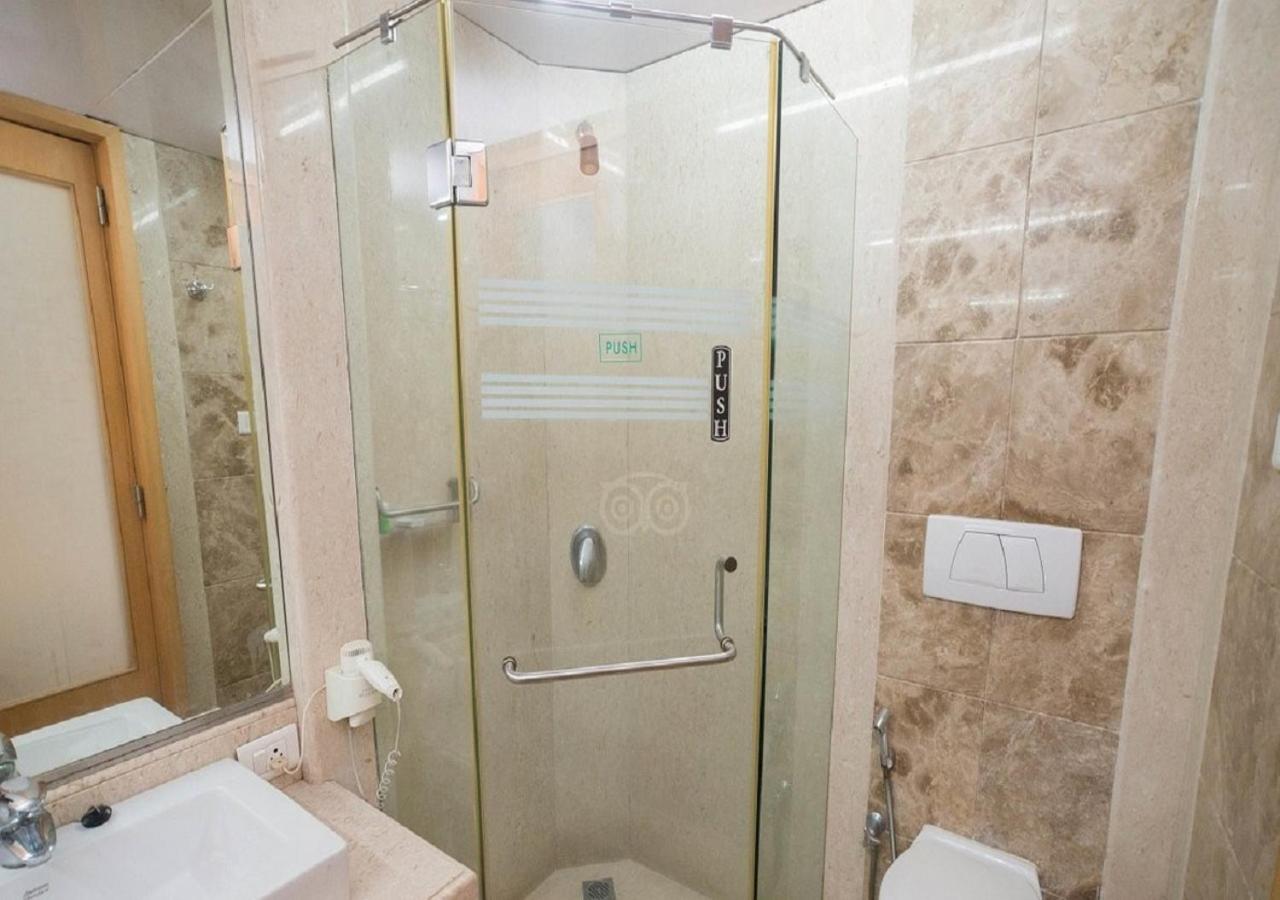 Deluxe King Room - Photo 2