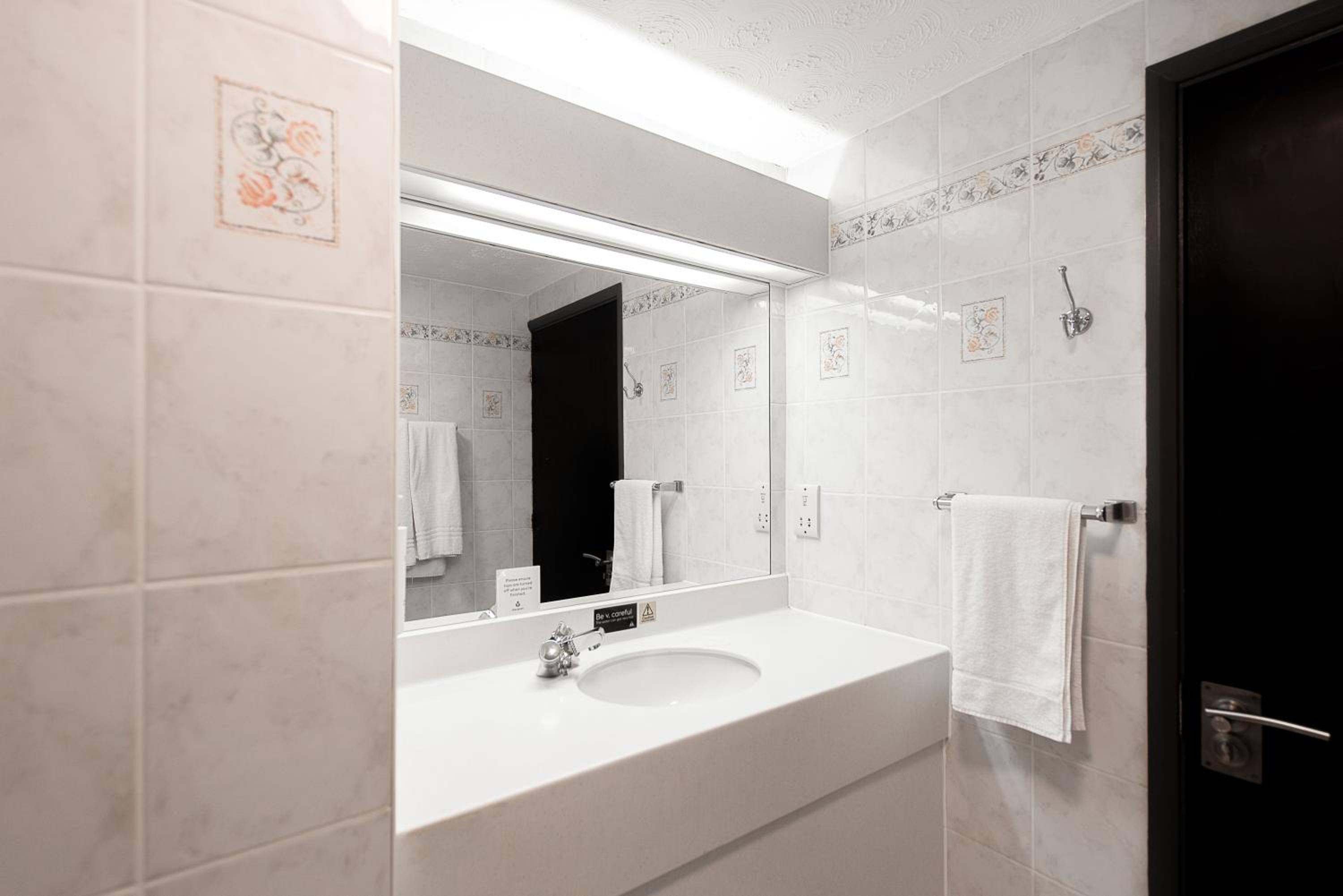 Twin Room - Photo 4