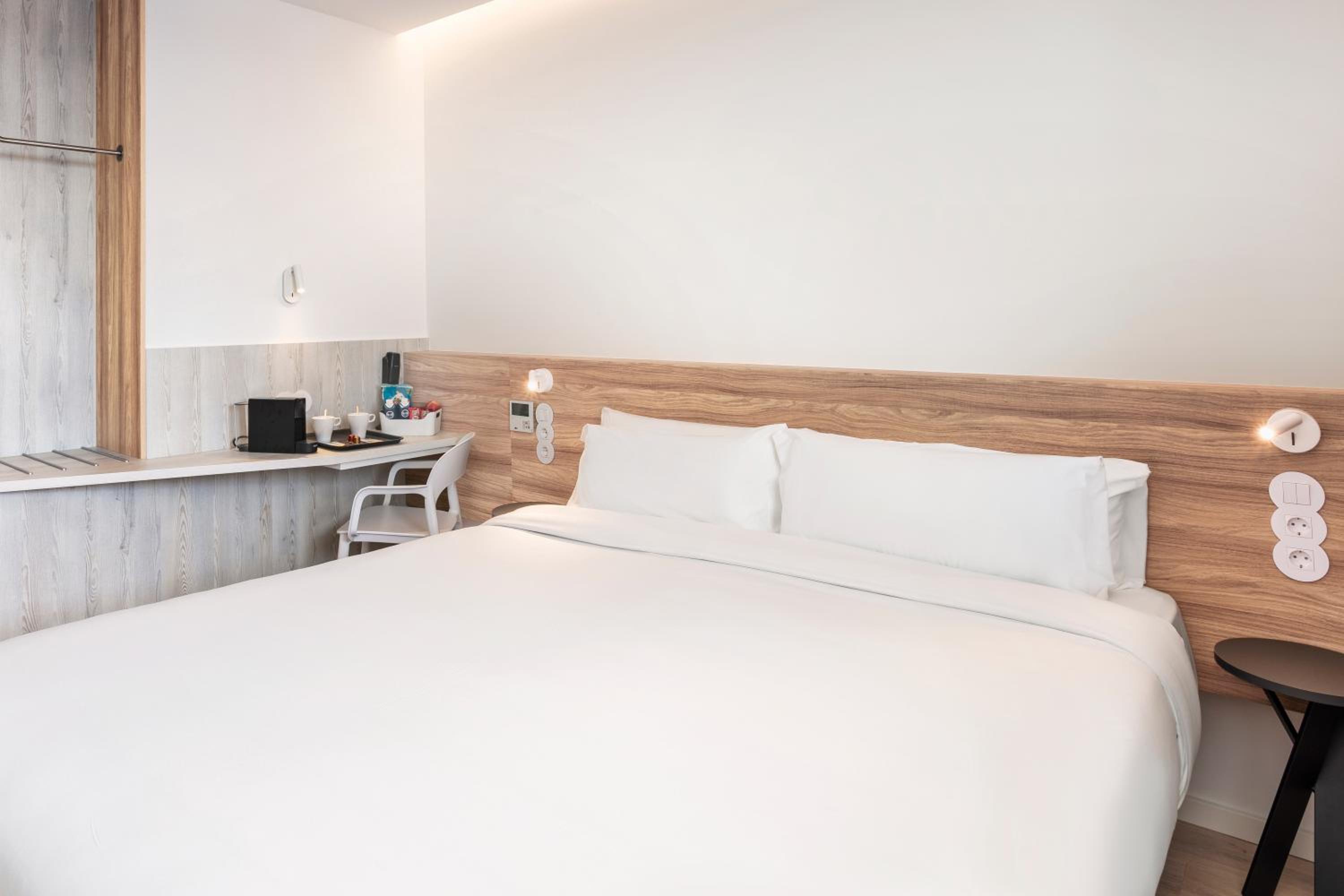 Deluxe Room - Photo 2