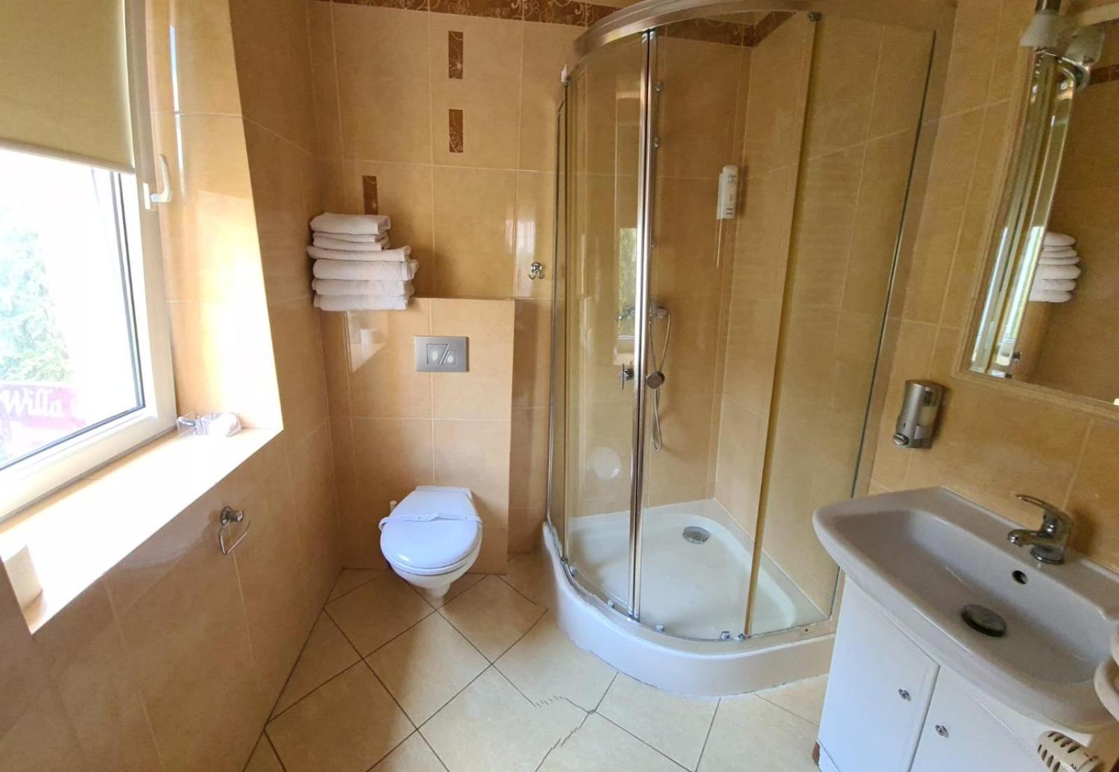 Double Room with Balcony - Photo 3