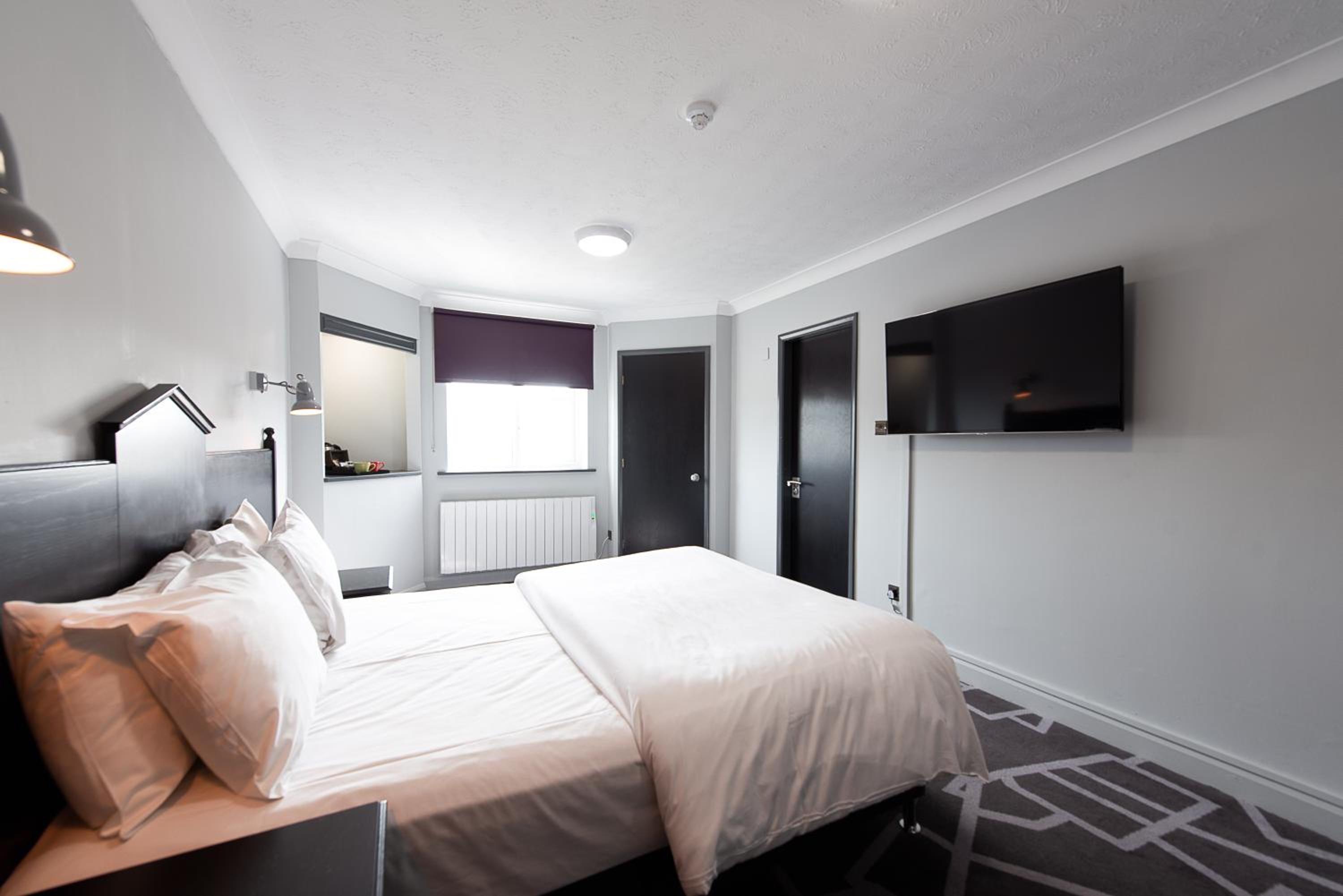 Club Room (FREE GYM & POOL ACCESS) - Photo 3