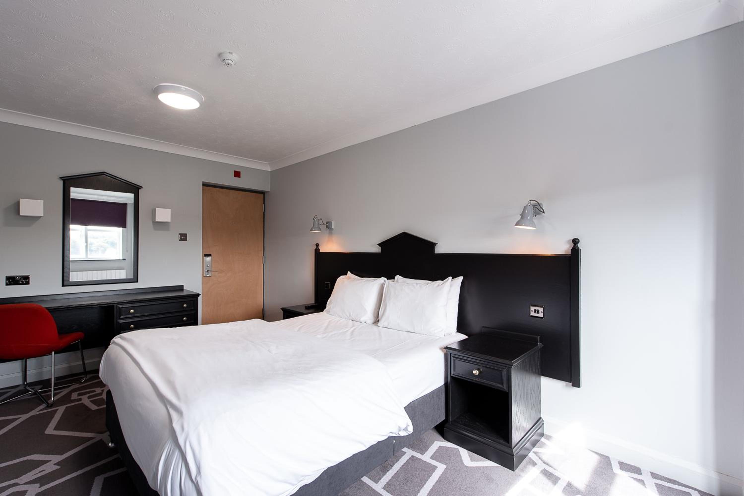 Club Room (FREE GYM & POOL ACCESS) - Photo 1