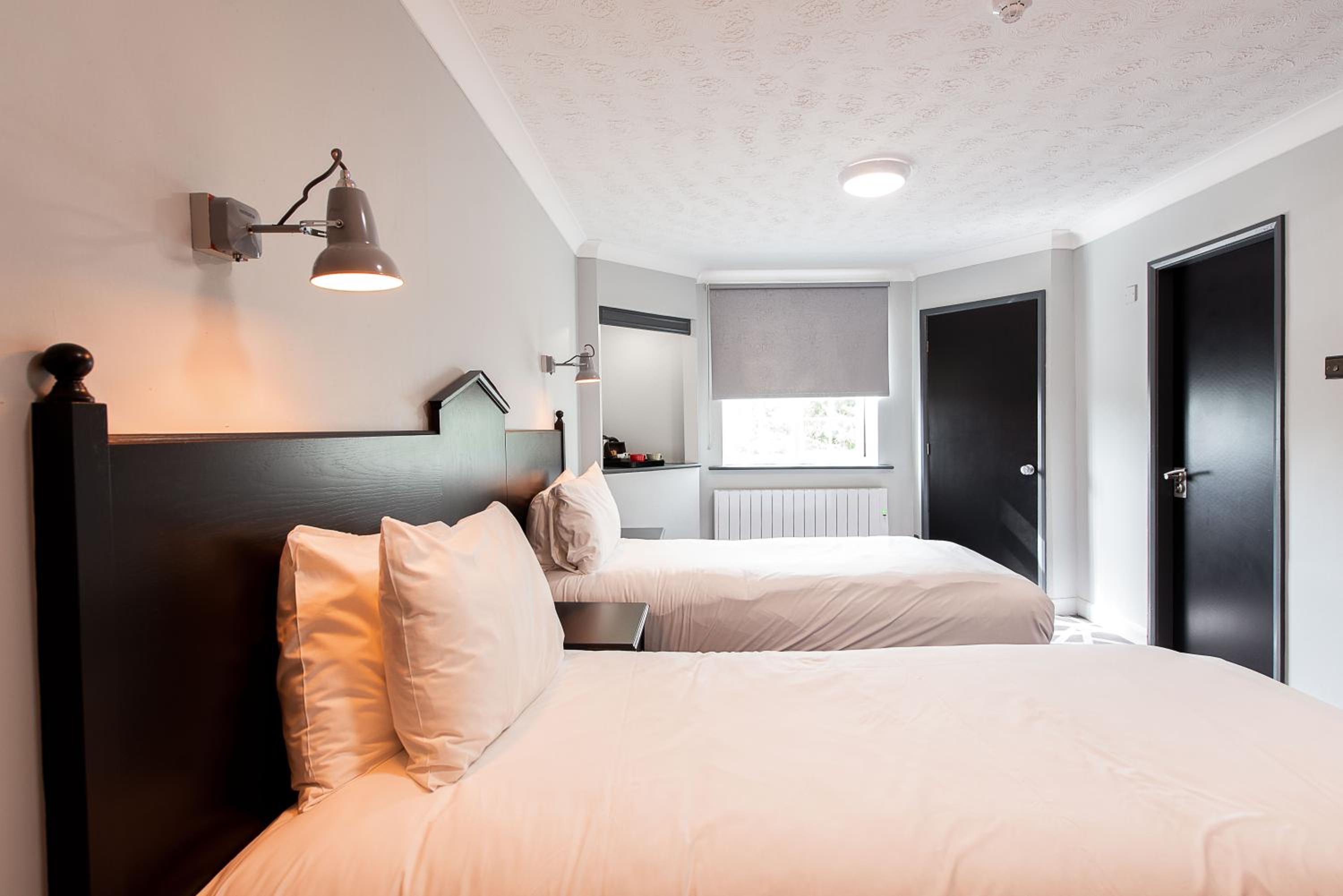 Twin Room - Photo 7