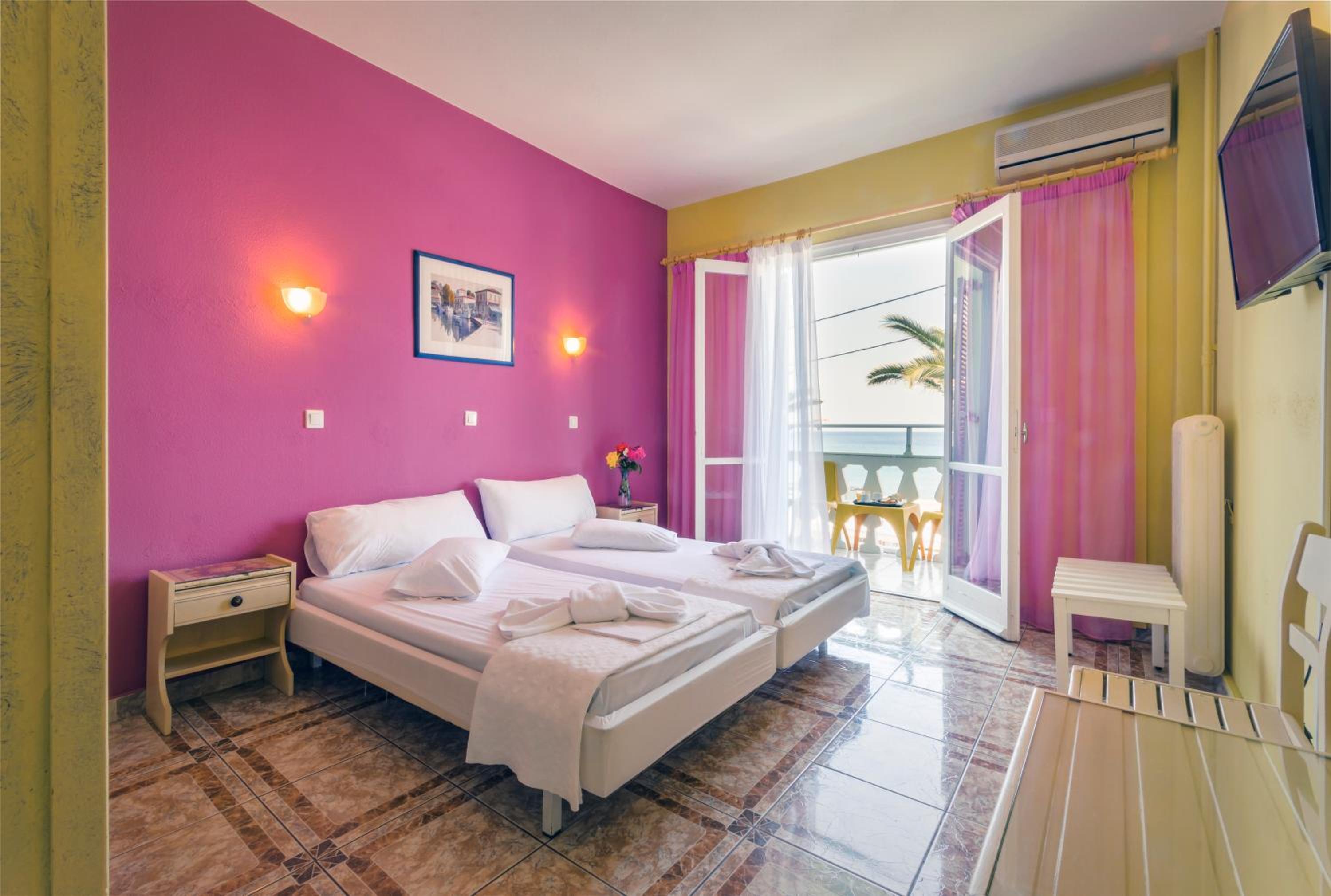 Double or Twin Room with Sea View photo 1