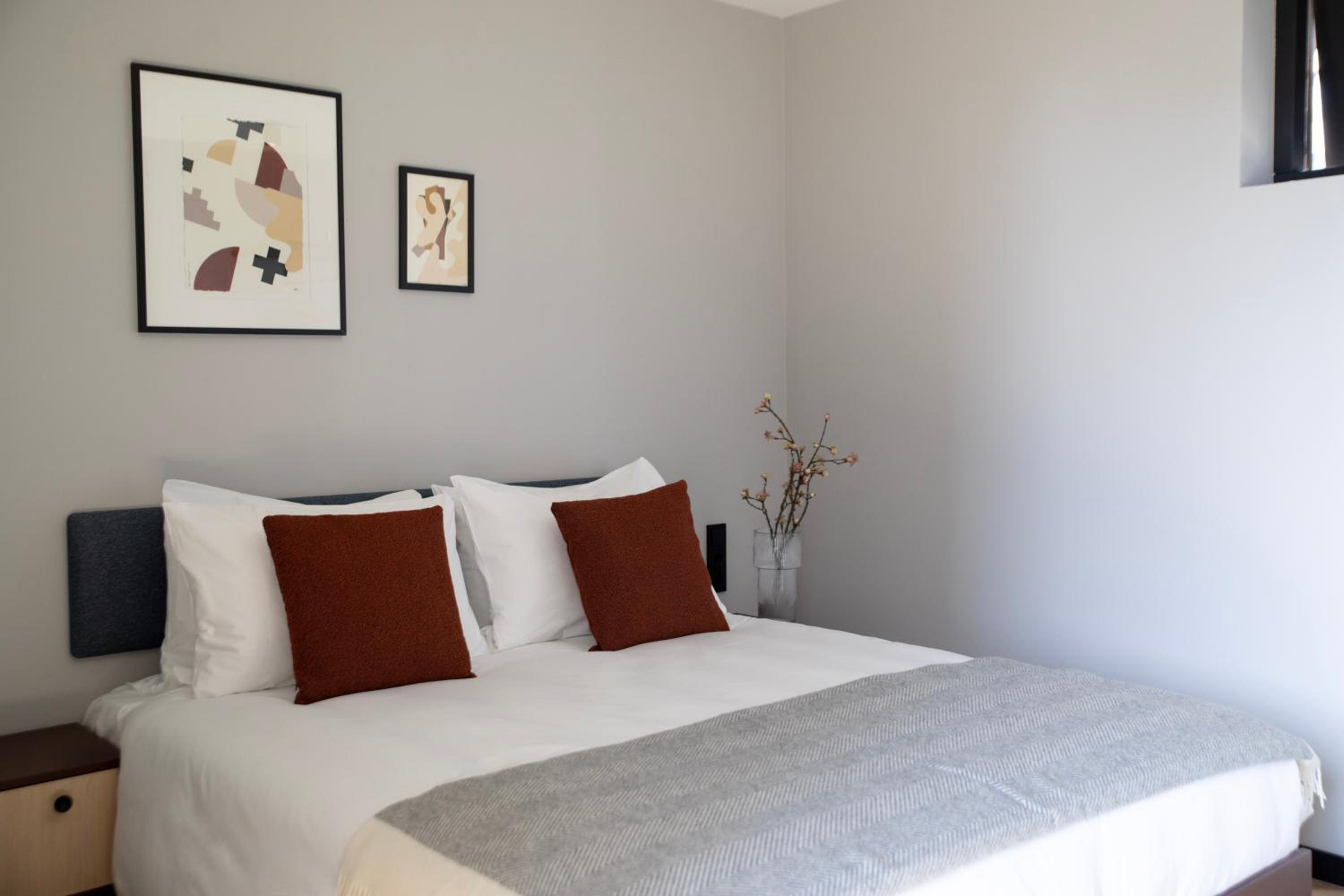 Apartment With Terrace thumbnail 5