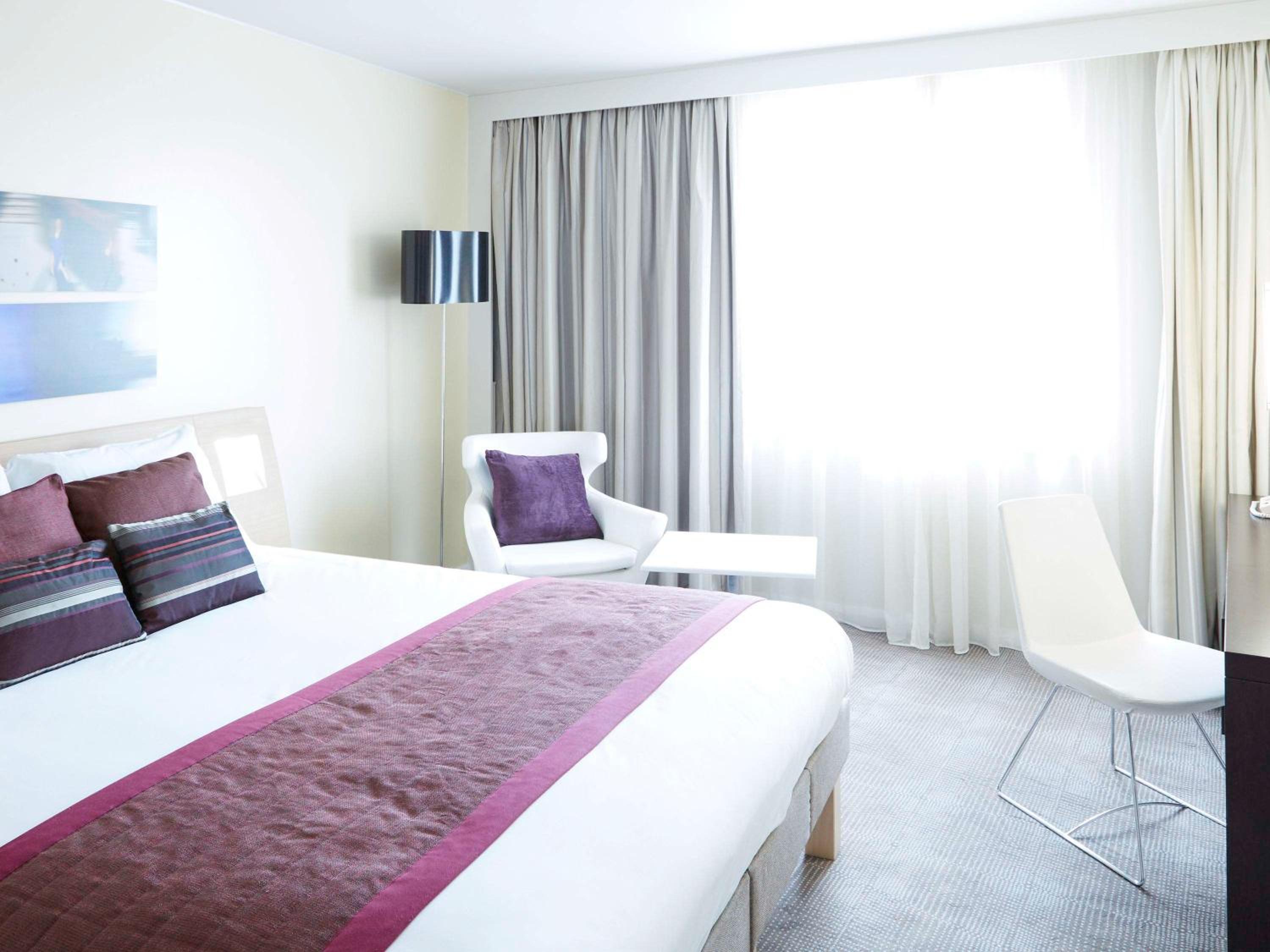 Executive Room with One King Bed And One Double Sofa Bed - Photo 4
