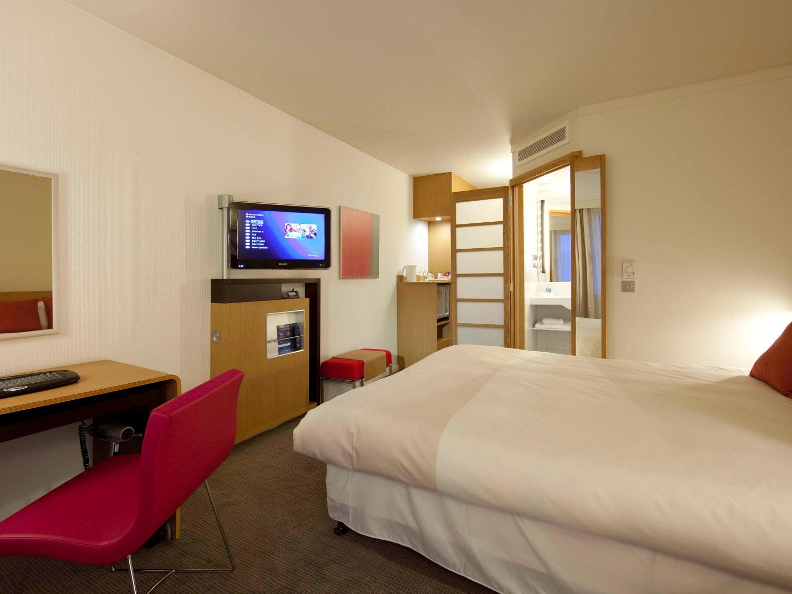 Superior Room with Queen Bed and Sofa Bed - Photo 5