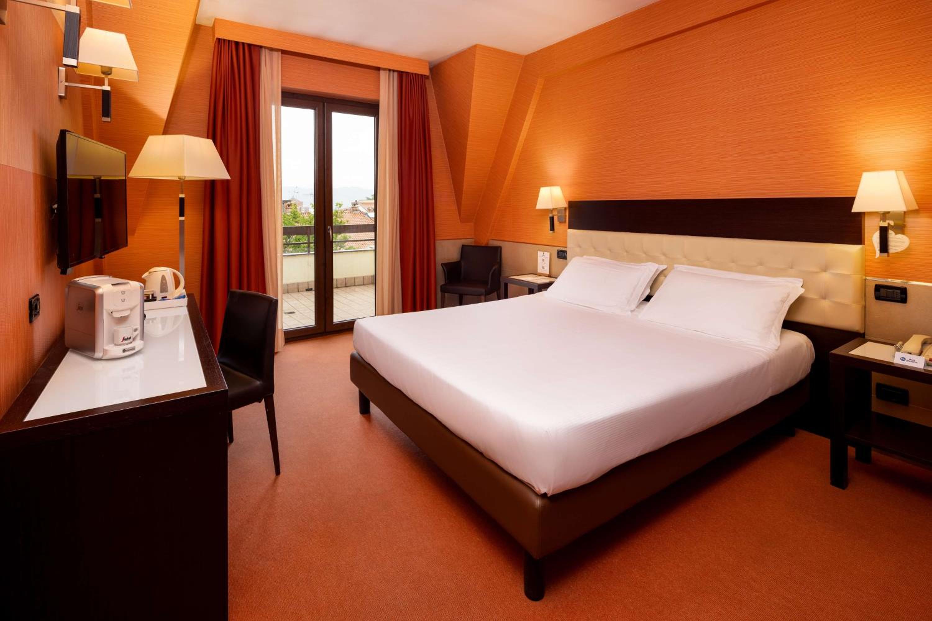 Superior King Room - Photo 1