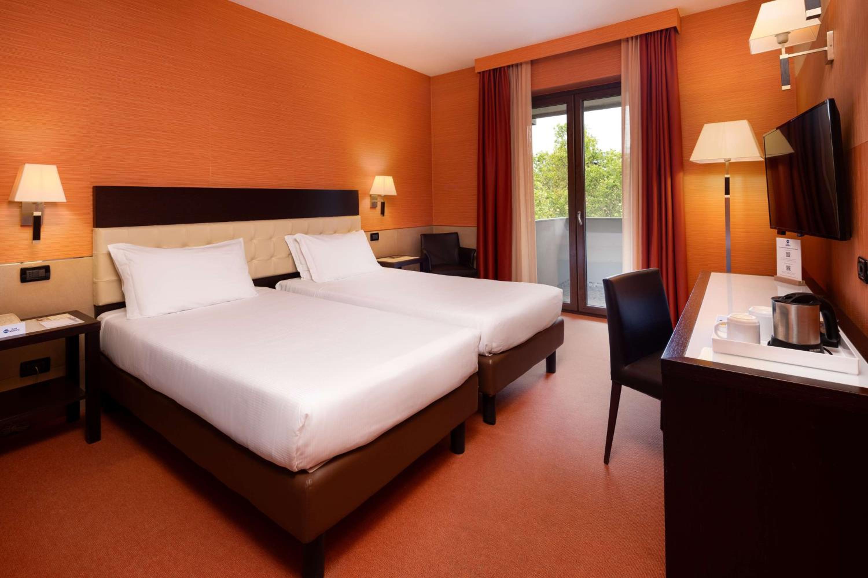 Standard Twin Room - Photo 1