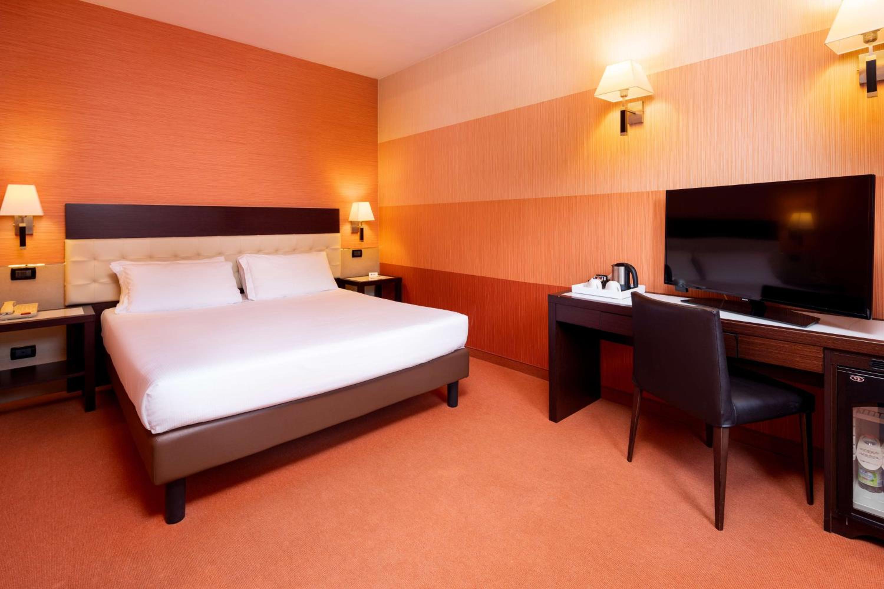 Standard King Room - Photo 2