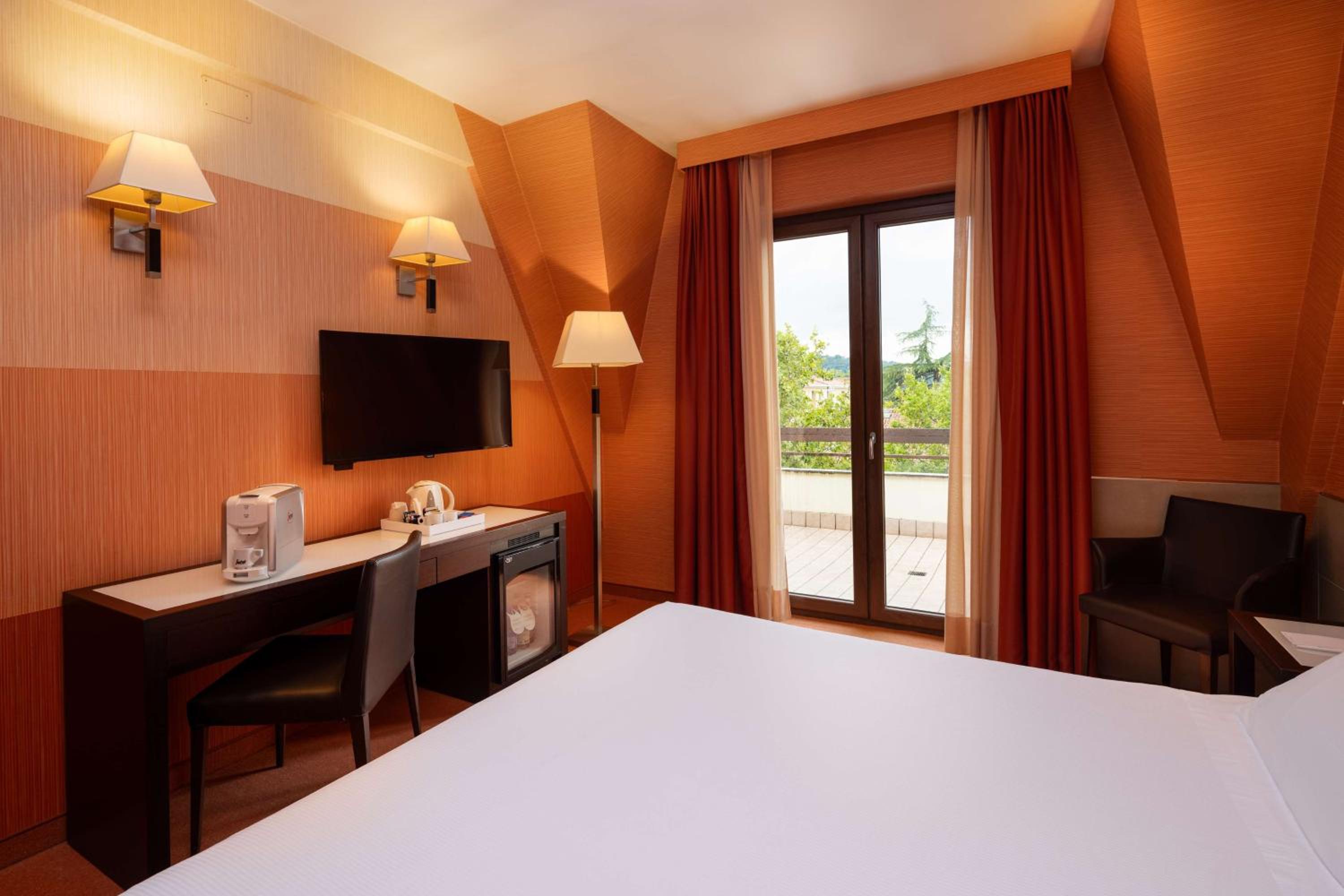 Superior King Room - Photo 4