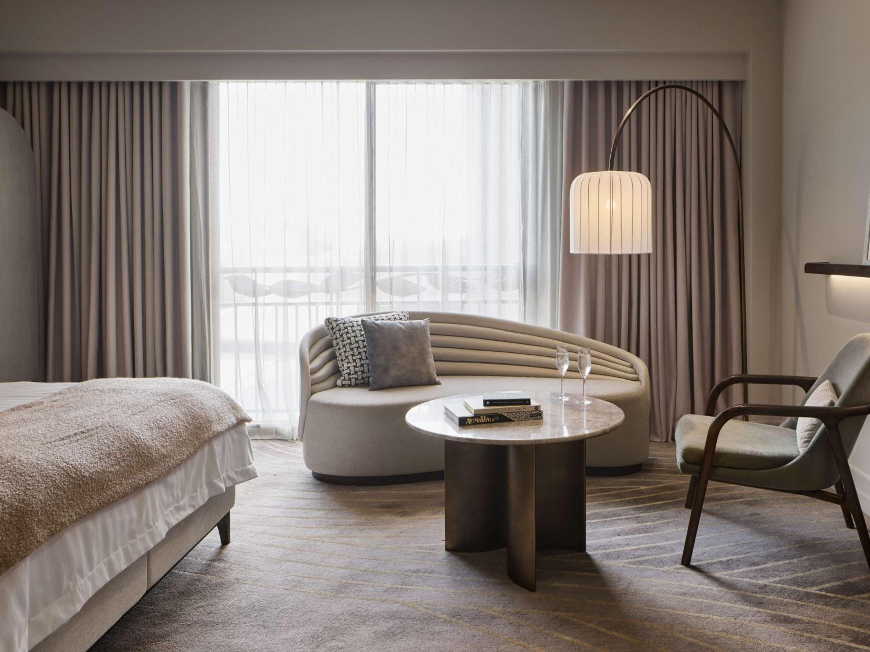 Deluxe Twin Room with Two Queen Beds - Photo 13