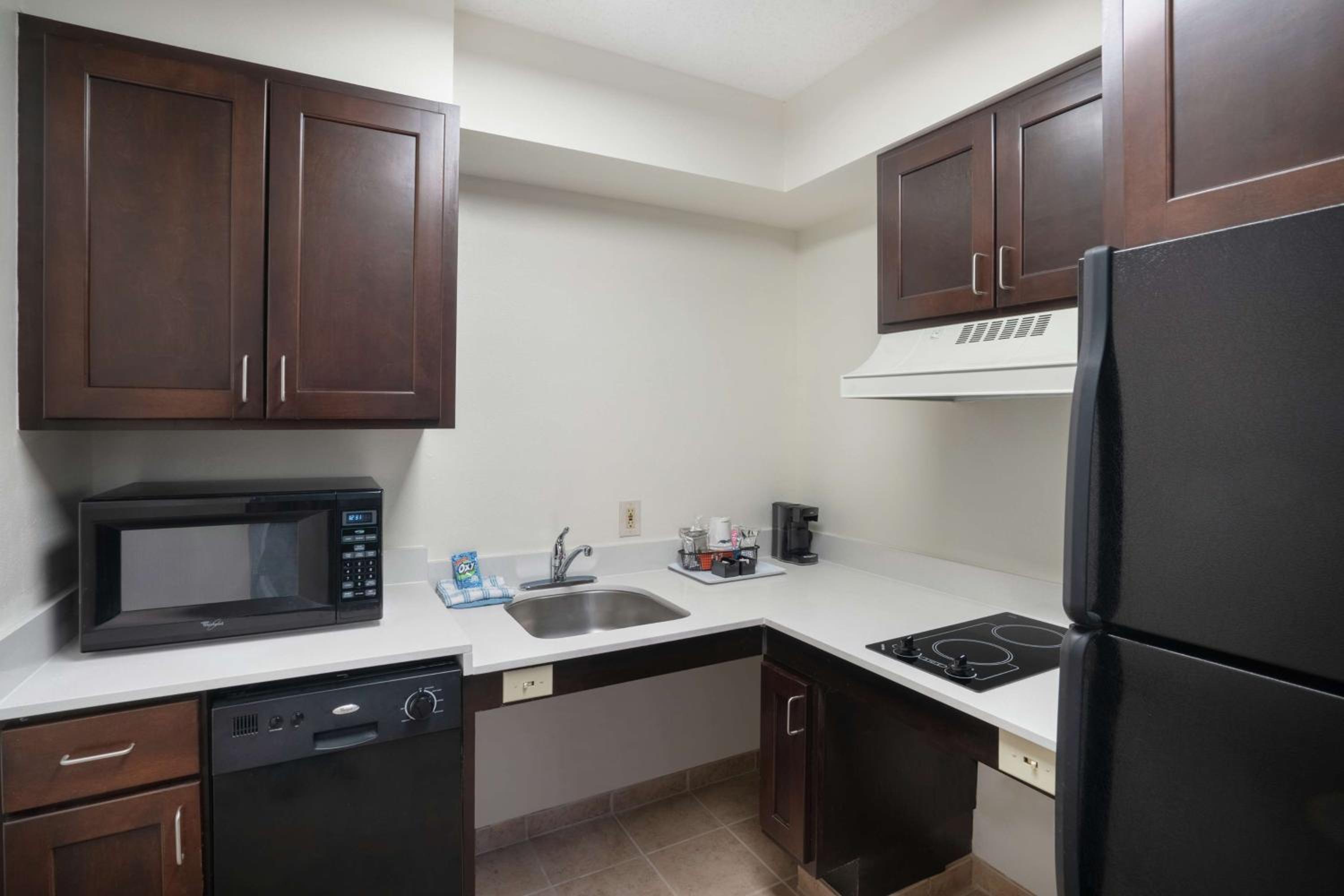 King Suite with Sofa Bed and Bath Tub - Disability Access/Non-Smoking
