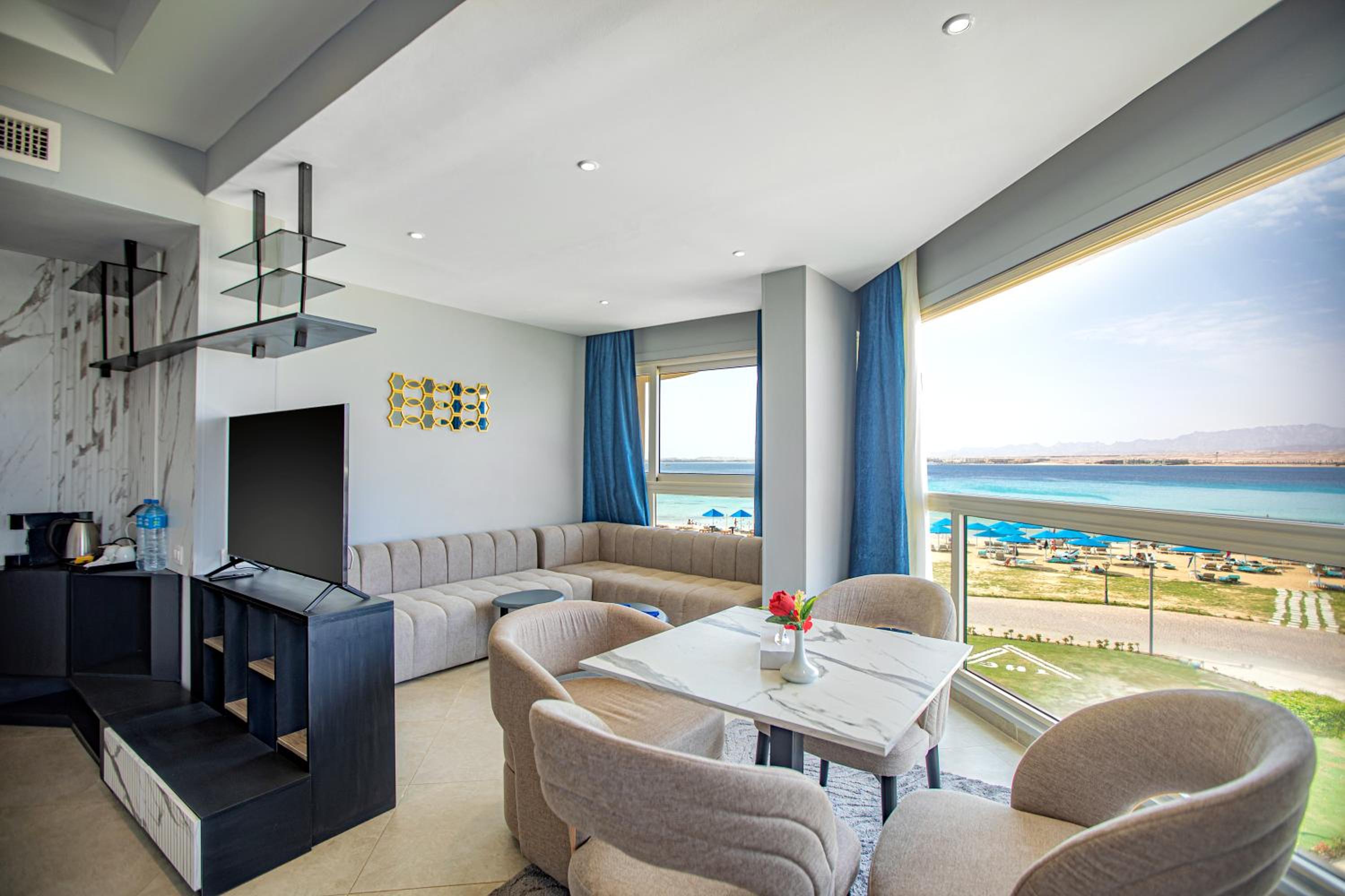 Panoramic Suite Sea View Adults +16